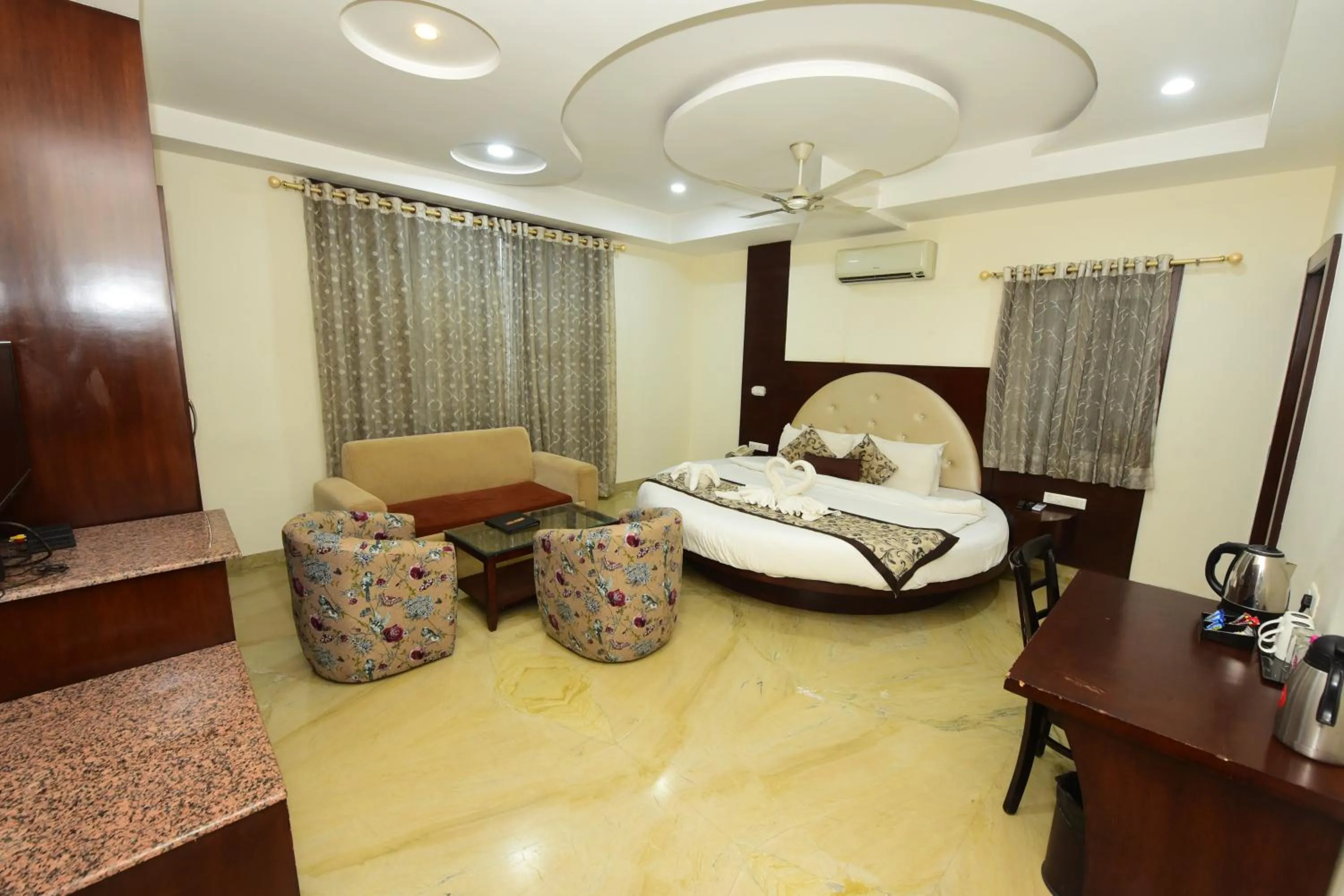 Photo of the whole room, Bed in Hotel Yois