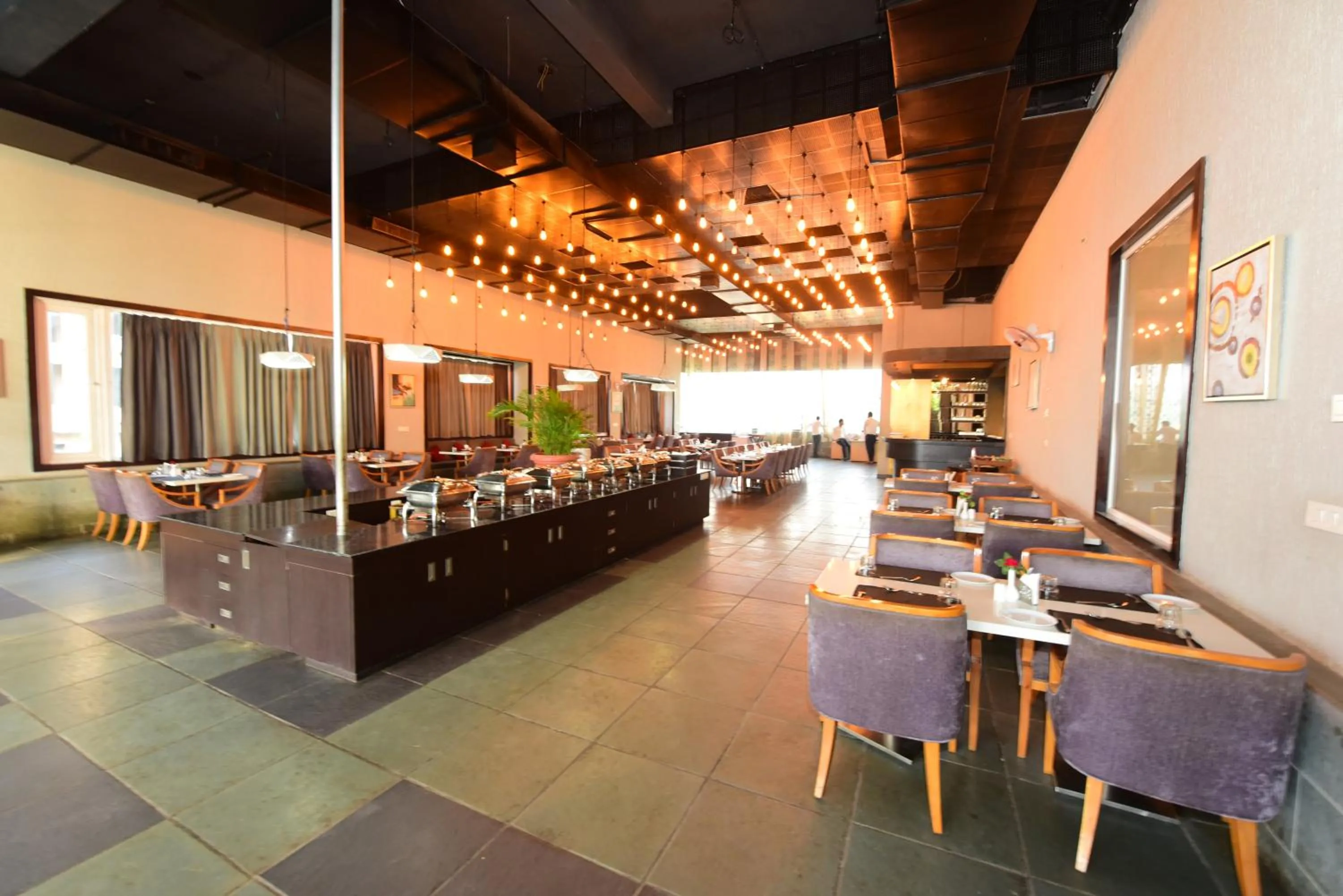 Restaurant/places to eat in Hotel Yois