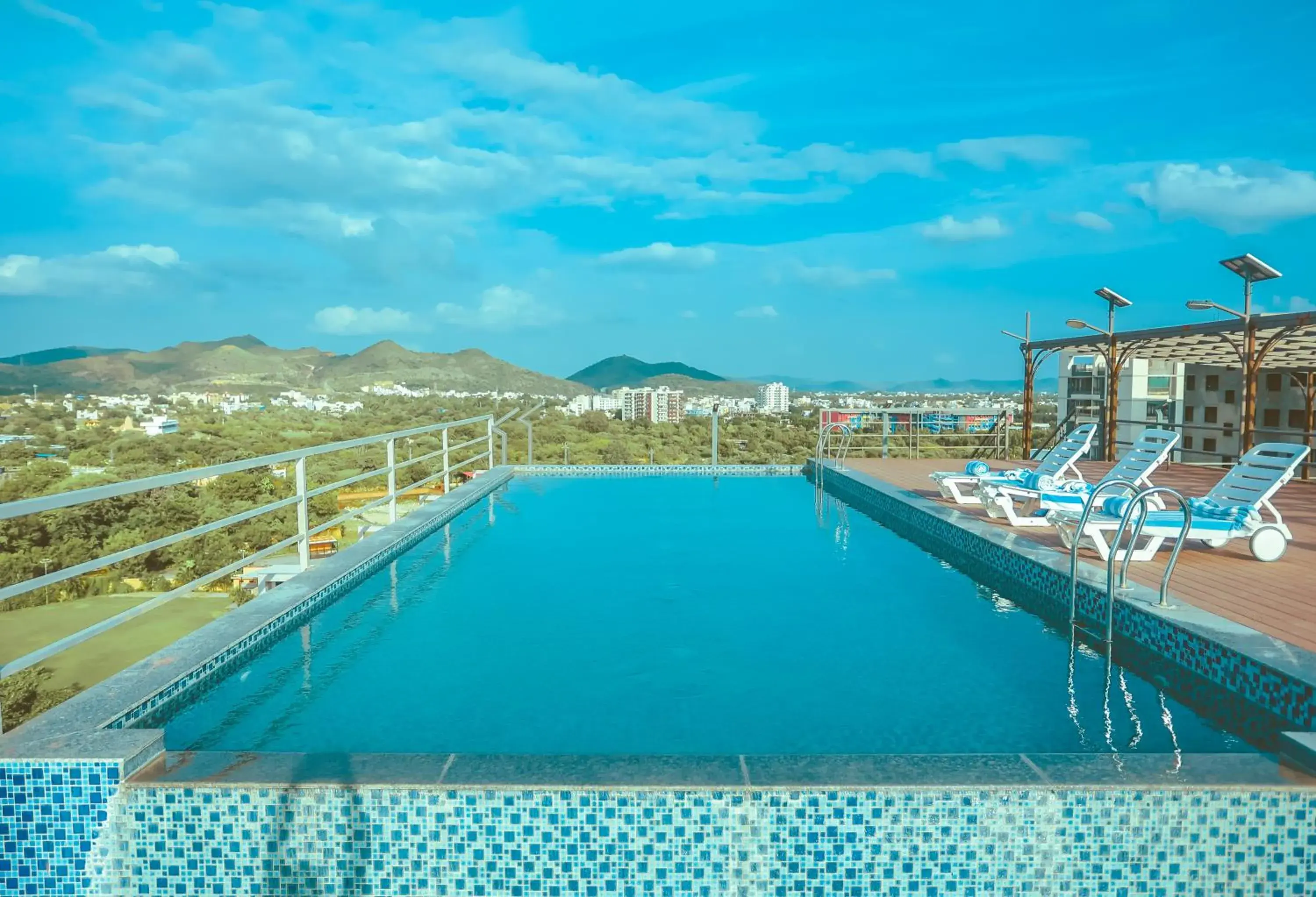 Swimming pool in Hotel Yois Swimming pool in Hotel Yois