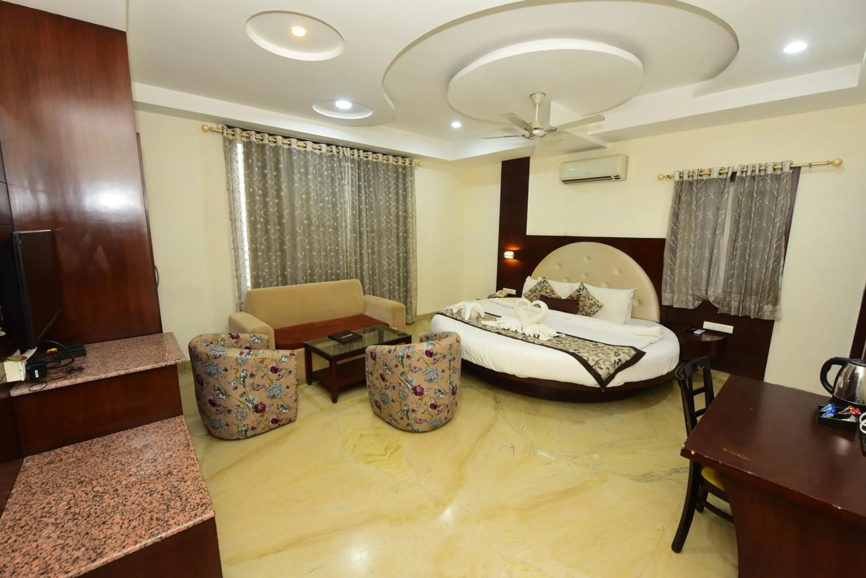 Photo of the whole room, Bed in Hotel Yois