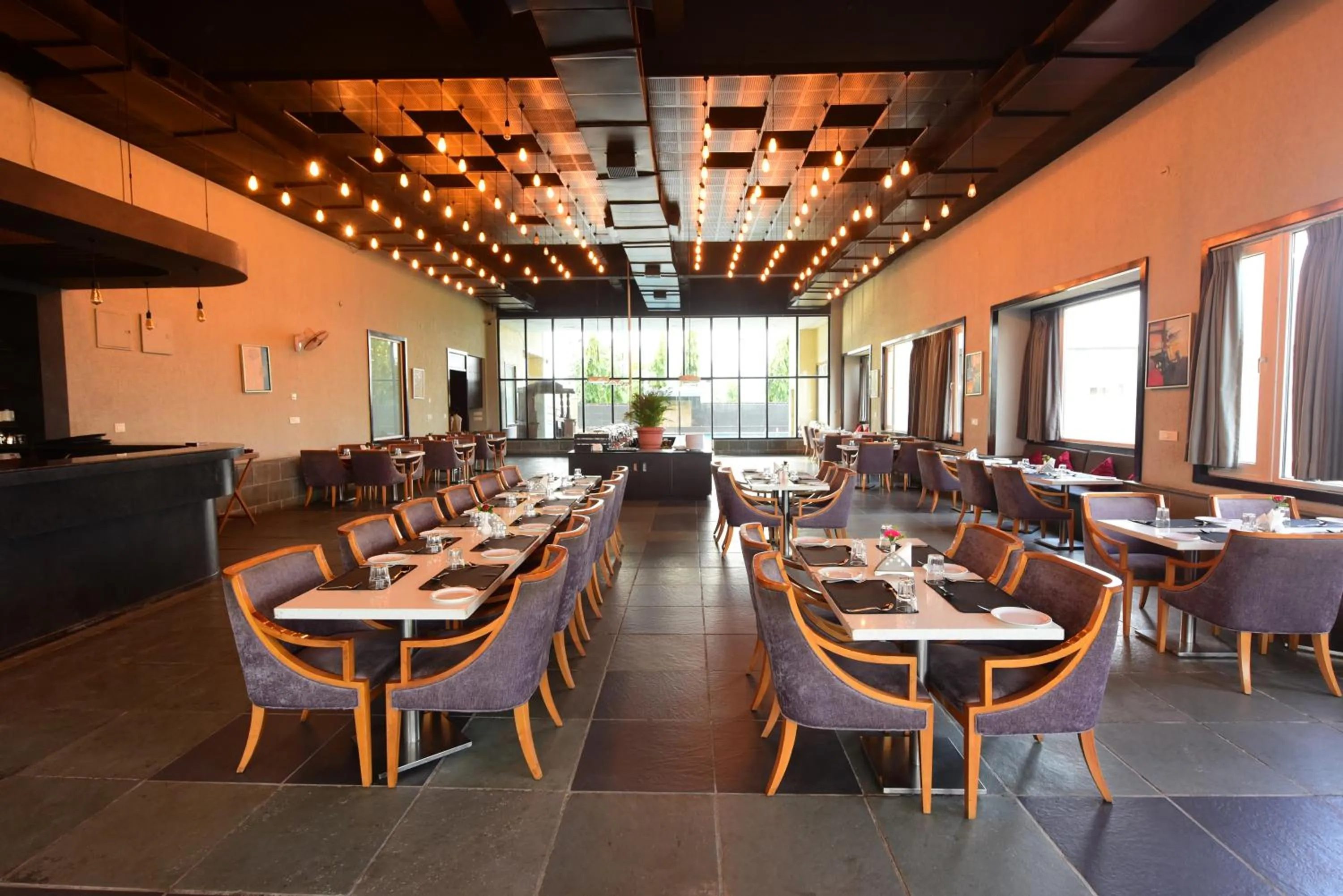 Restaurant/places to eat in Hotel Yois