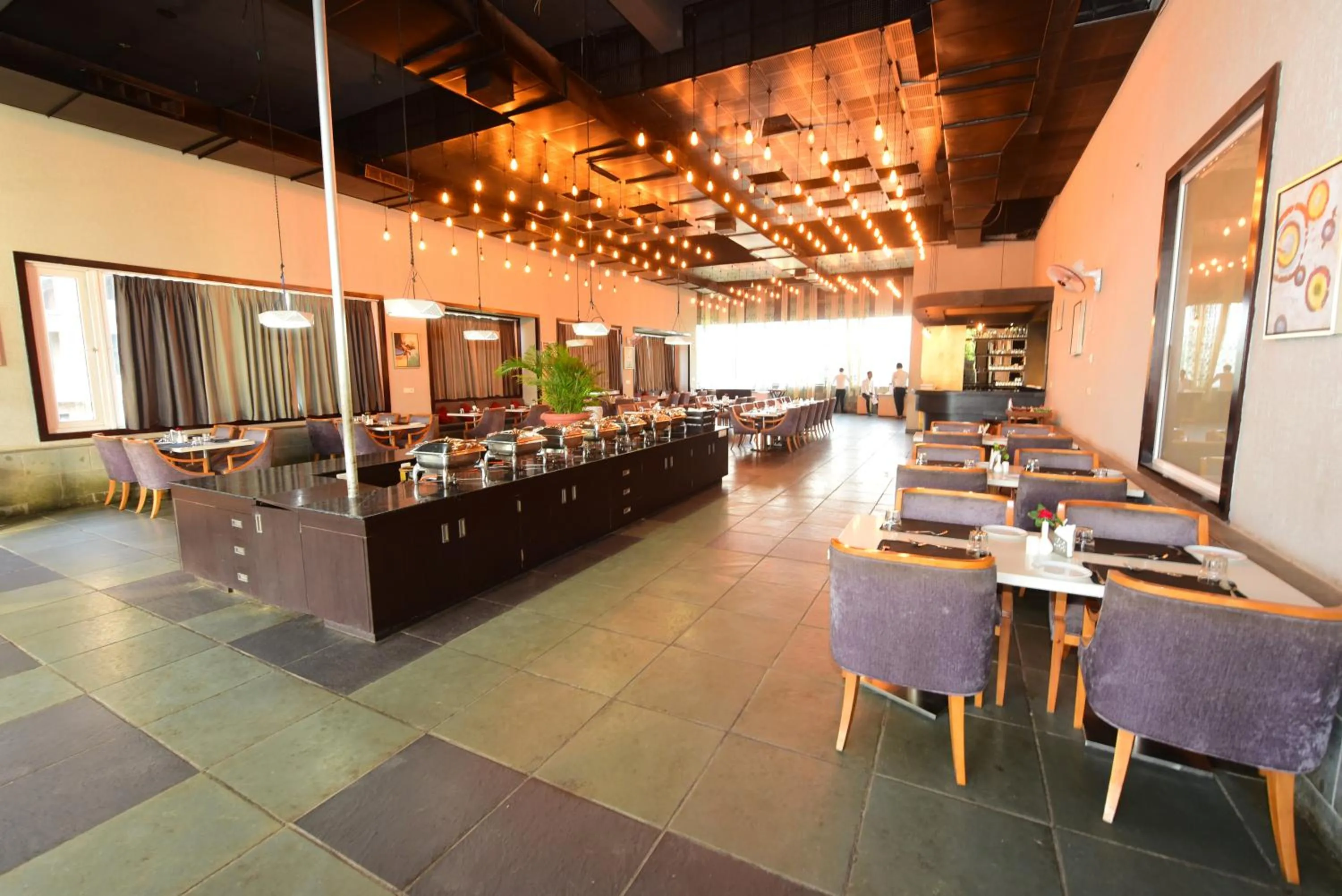 Restaurant/places to eat in Hotel Yois