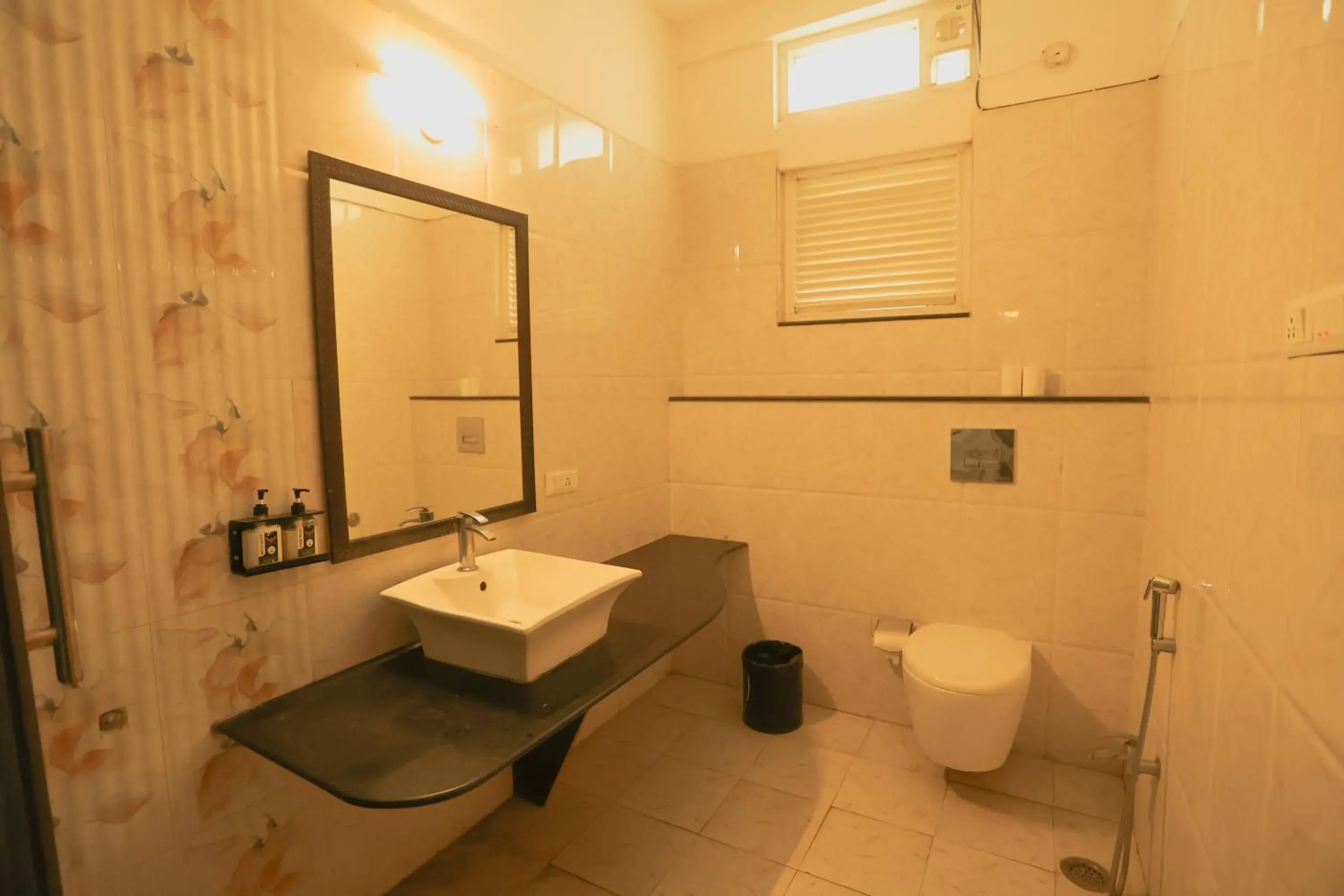 Bathroom in Hotel Yois Bathroom in Hotel Yois