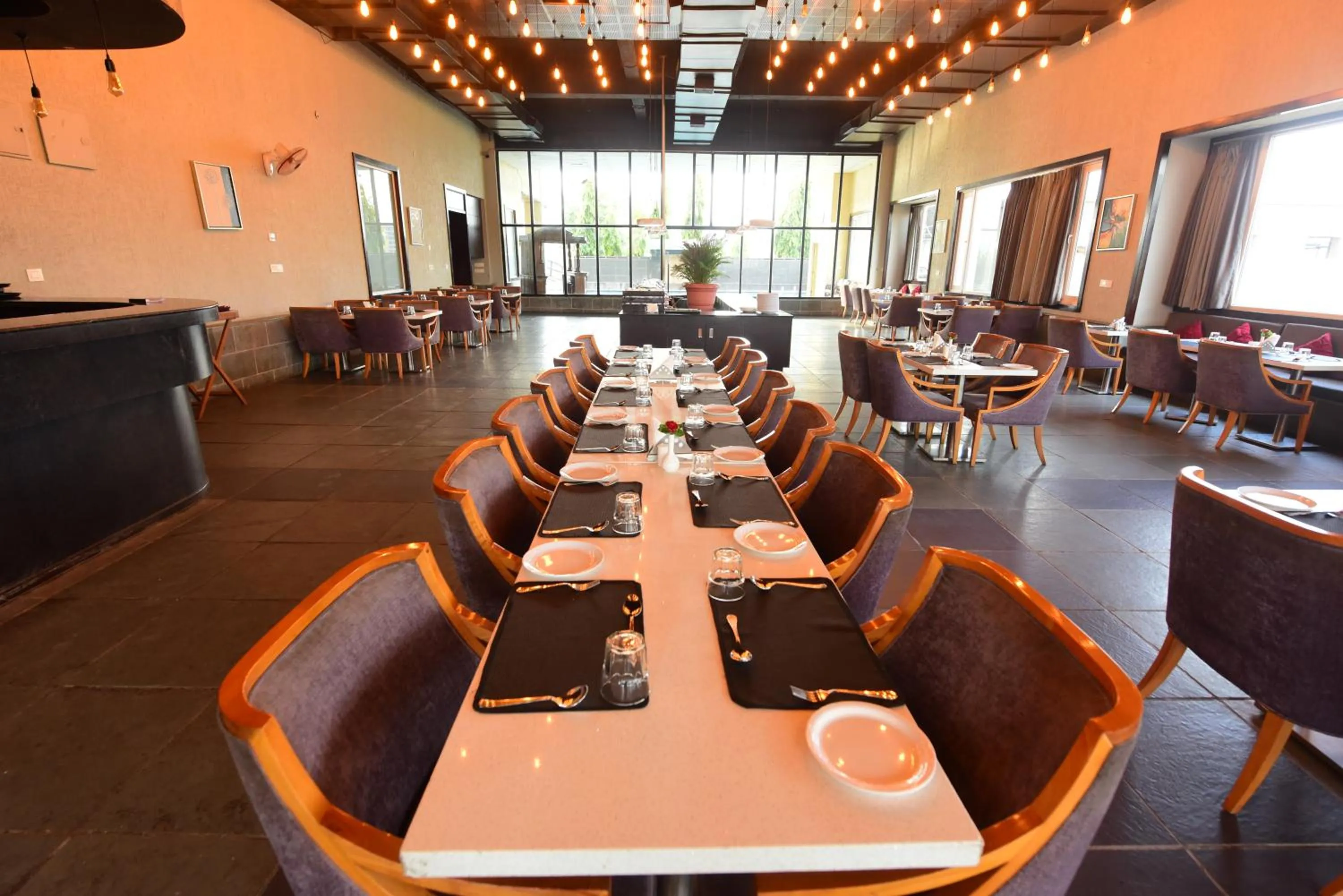 Restaurant/places to eat in Hotel Yois