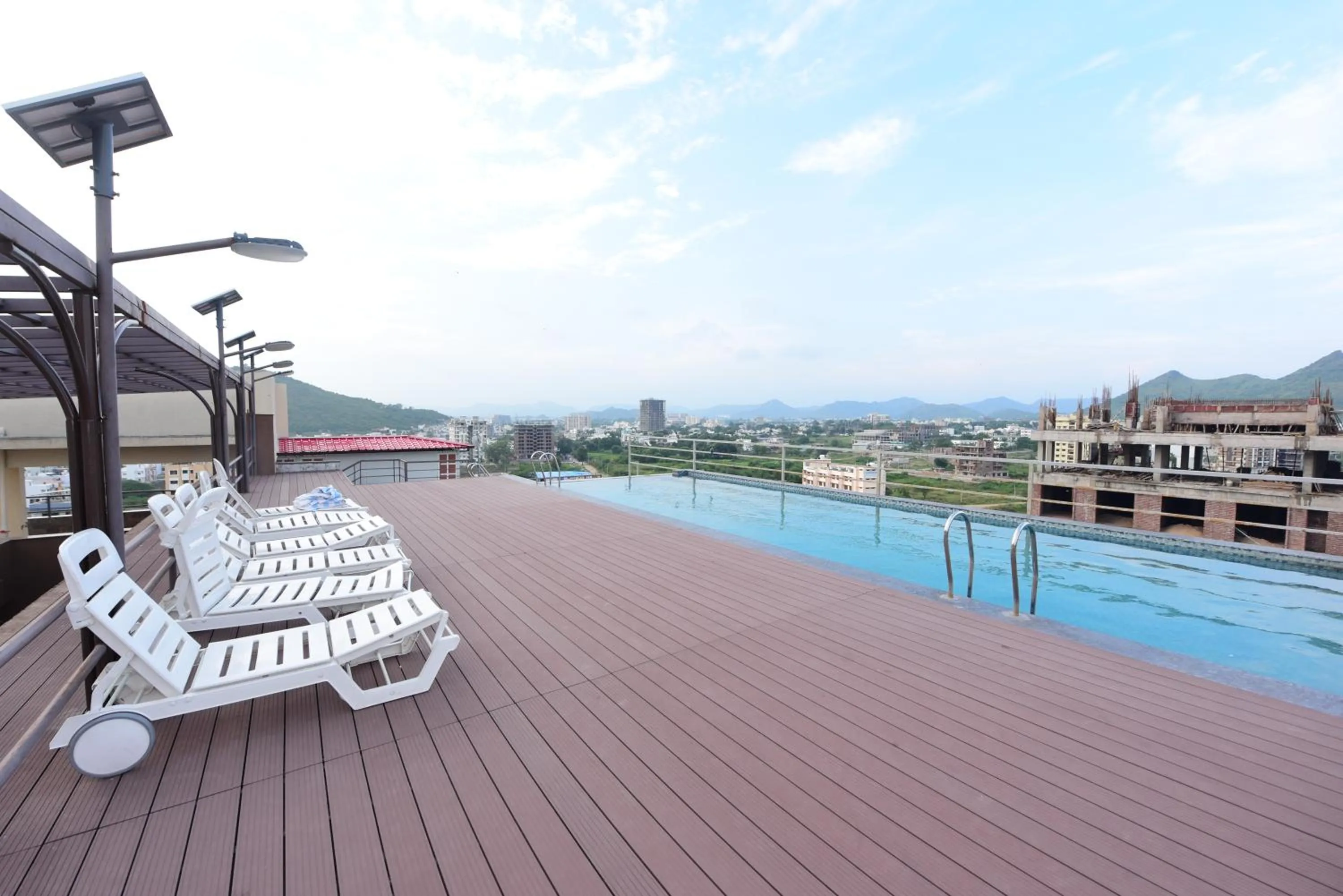 Swimming pool in Hotel Yois