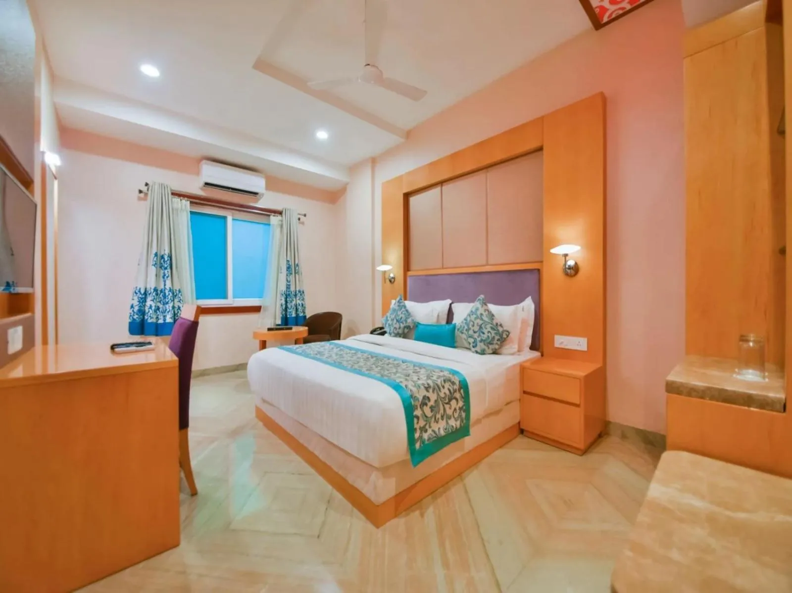 Bedroom, Bed in Hotel Yois