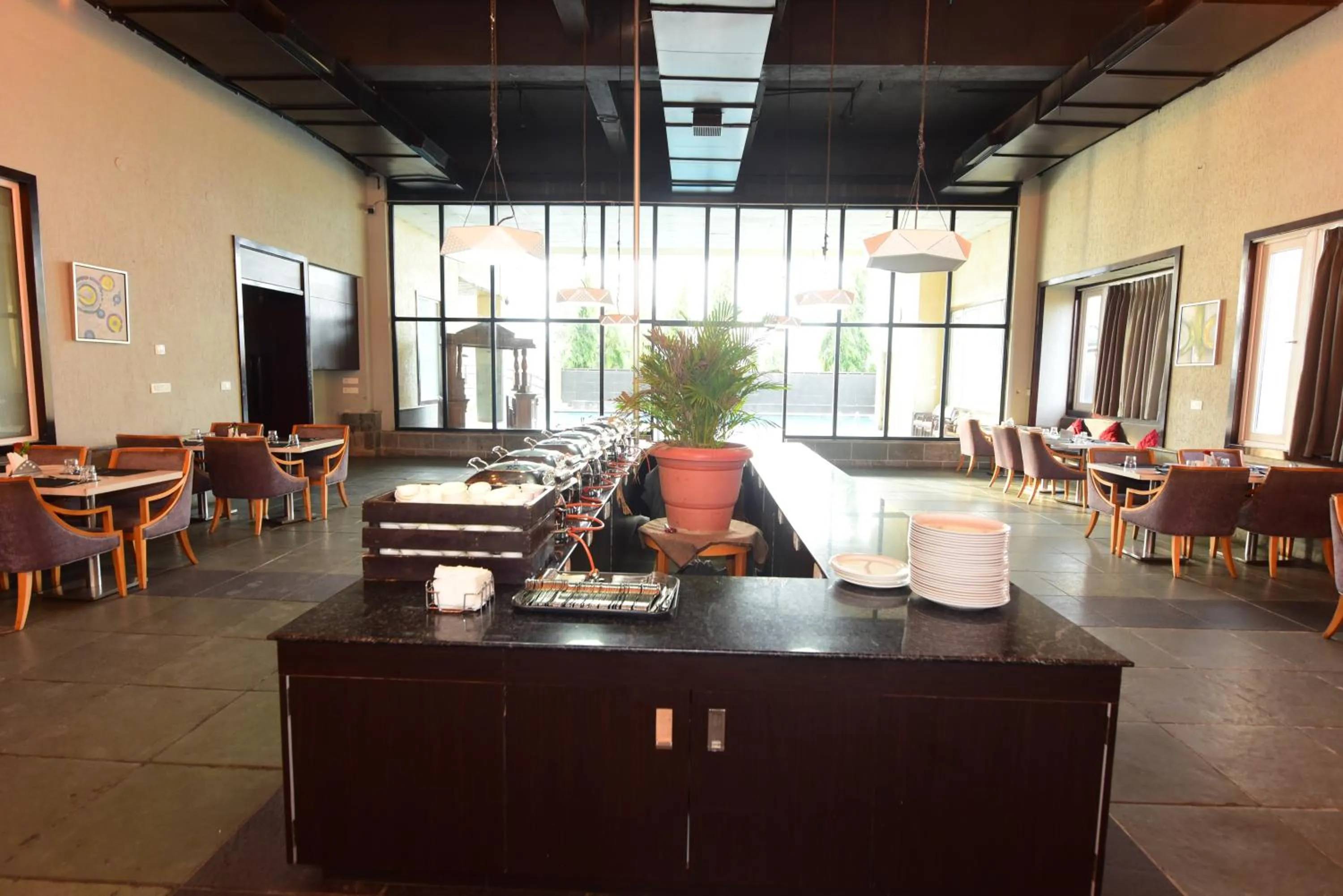 Restaurant/places to eat in Hotel Yois