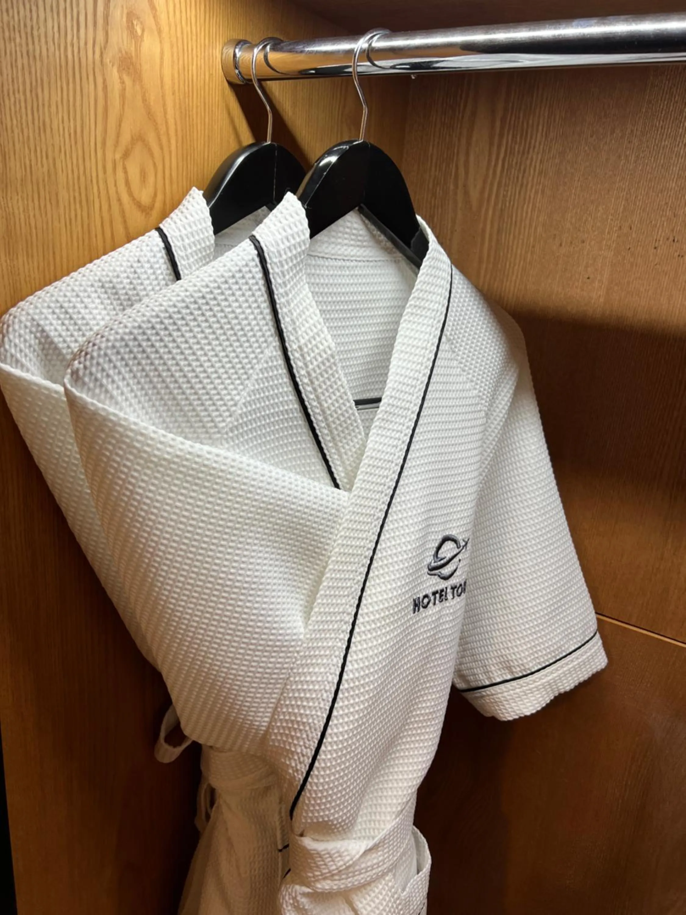 wardrobe in Hotel Tour Incheon Airport Hotel & Suites