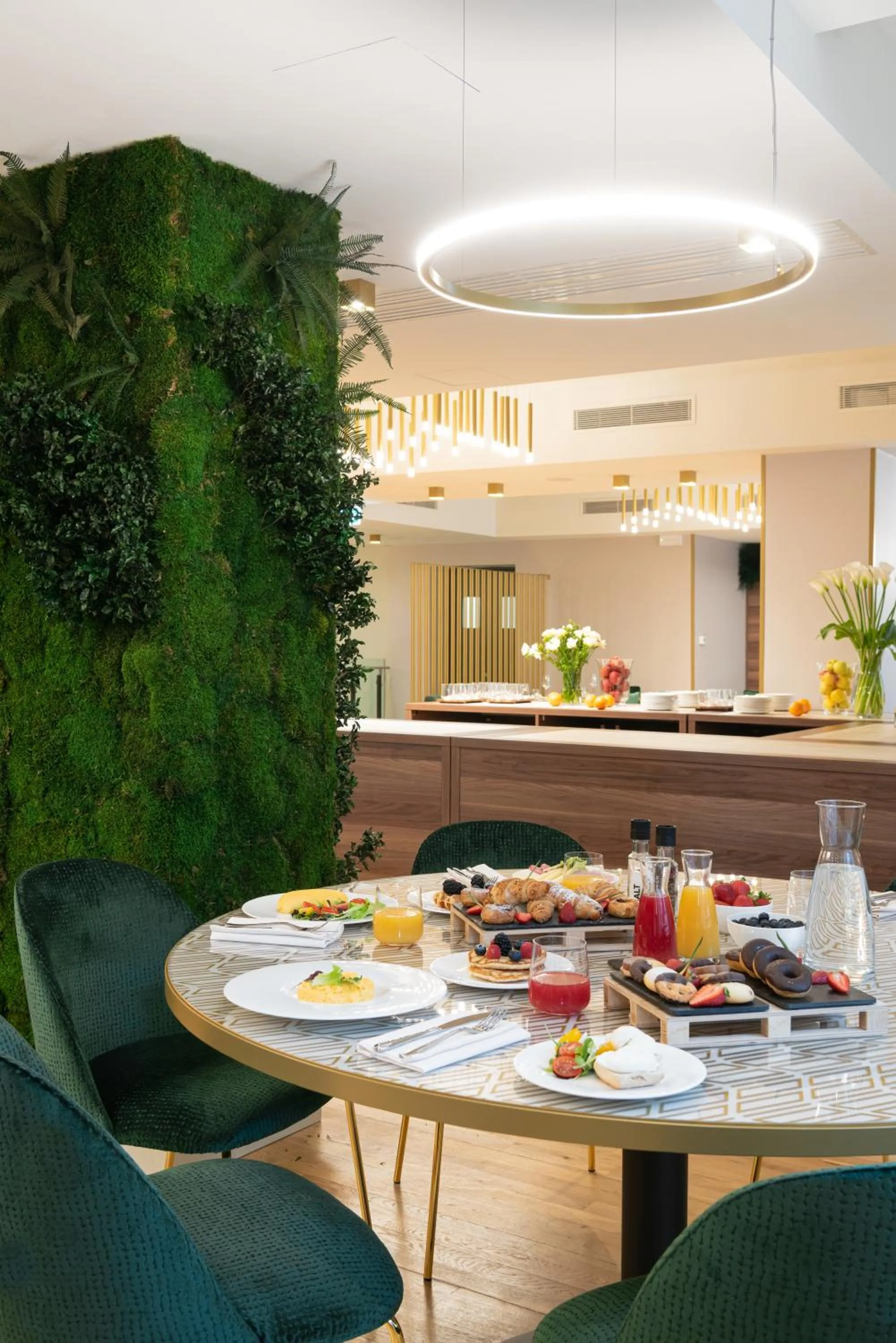 Food and drinks in Hotel Tocq