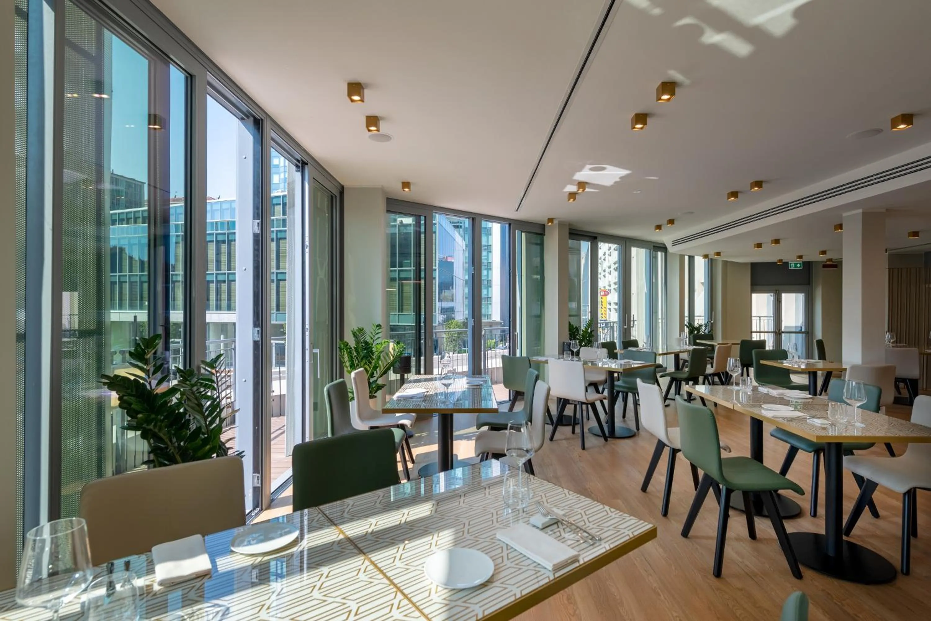 Restaurant/places to eat in Hotel Tocq