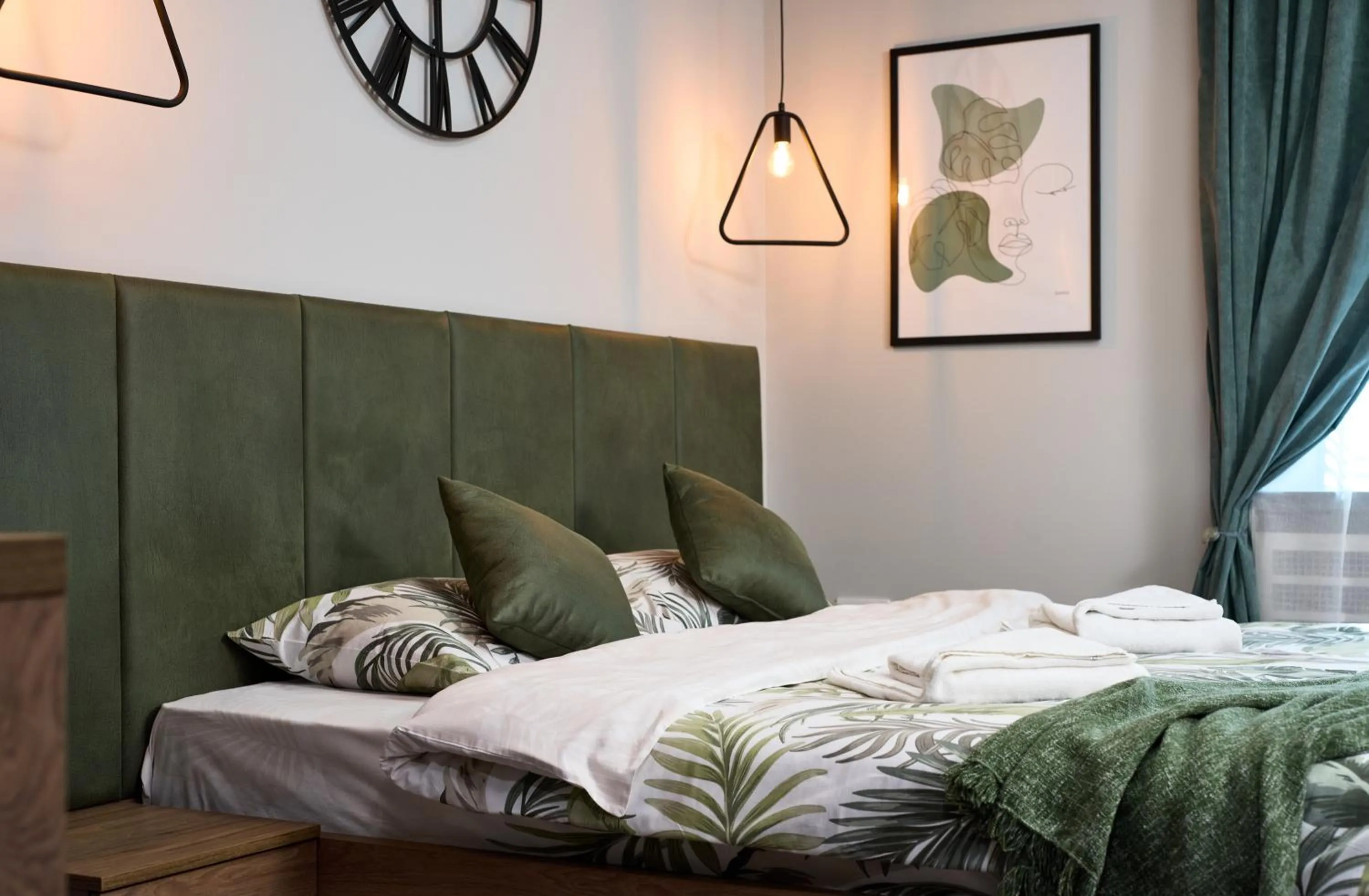 Bed in Manoir Apartments City Center