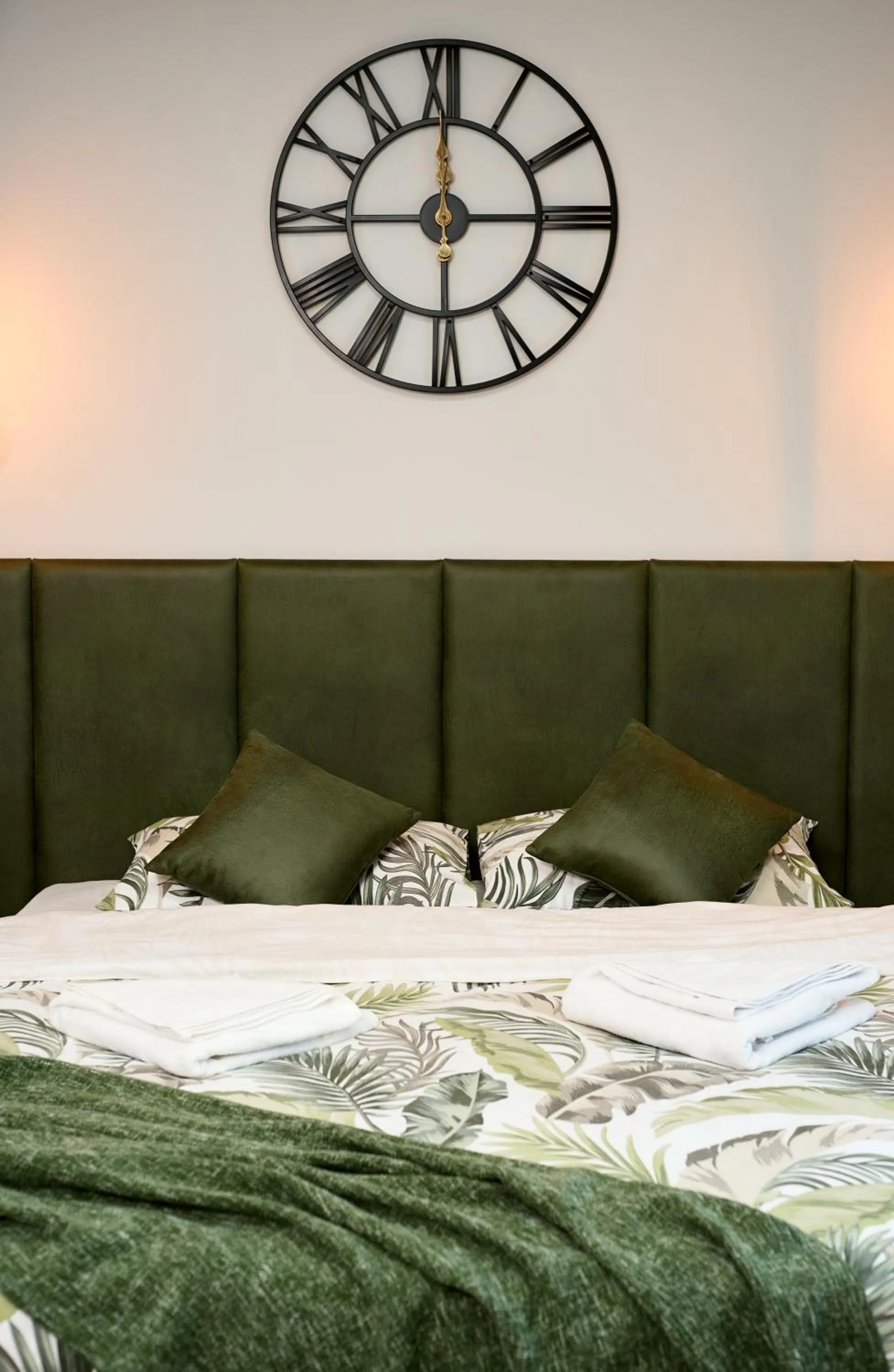 Bed in Manoir Apartments City Center