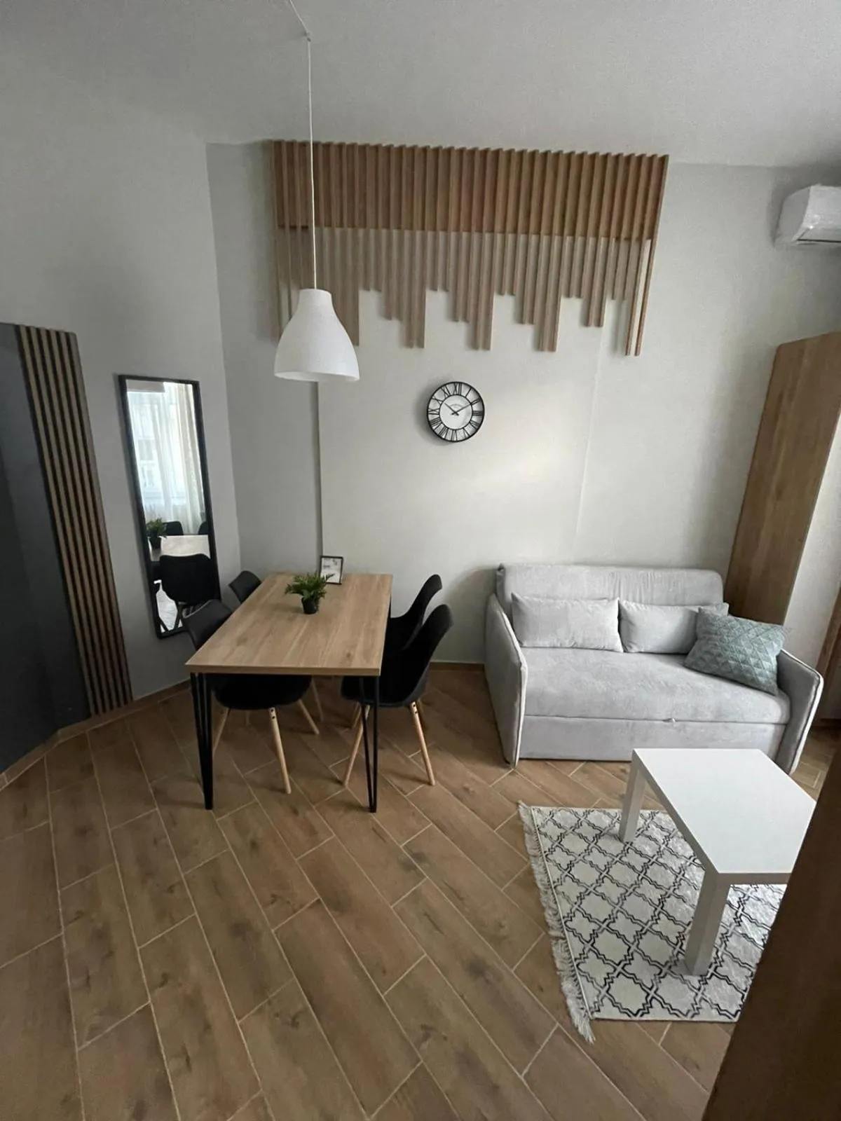 One-Bedroom Apartment in Manoir Apartments City Center