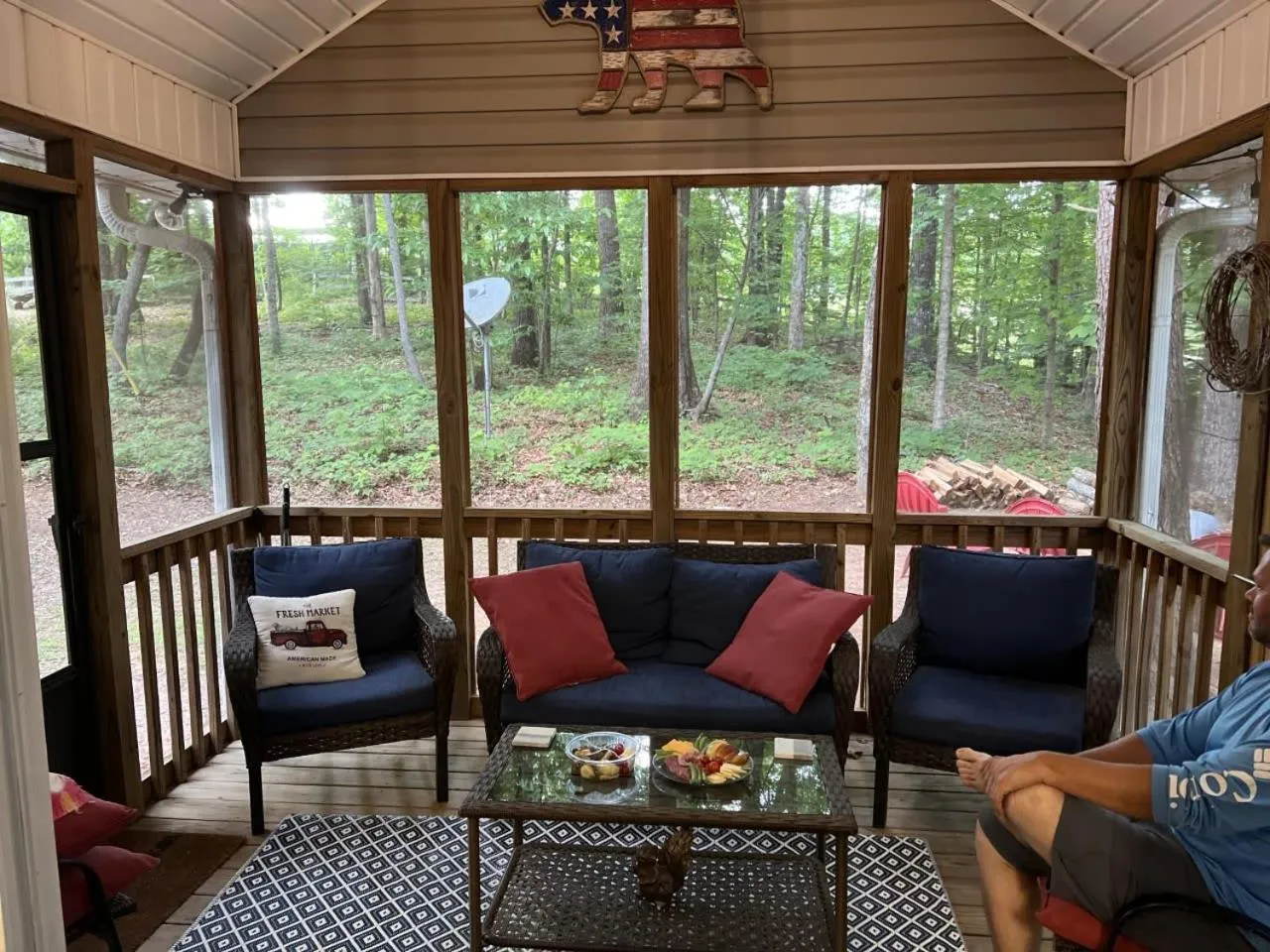 Less than 3 miles to Downtown with firepit