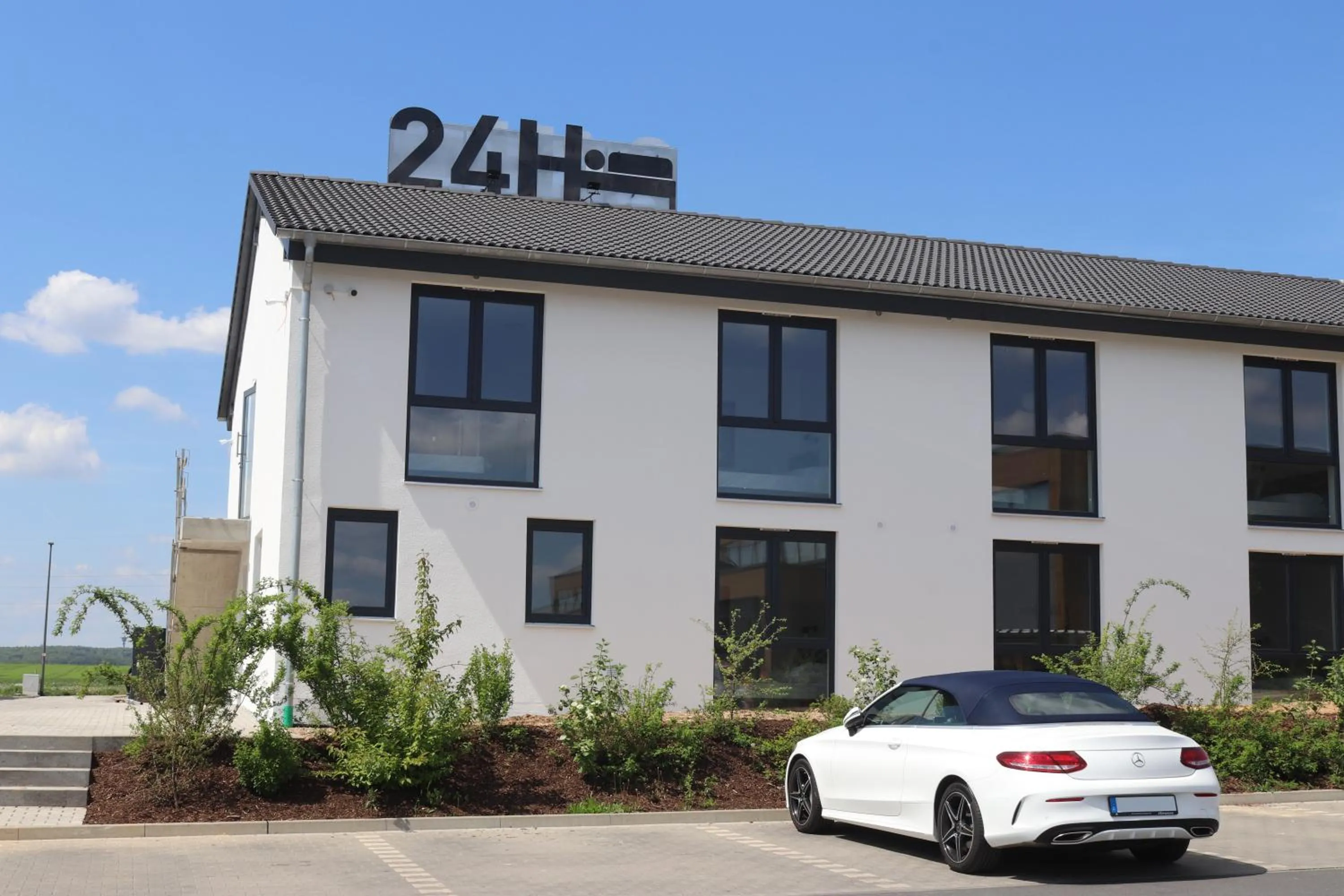 Property building in Motel Bergtheim - Self Check-in