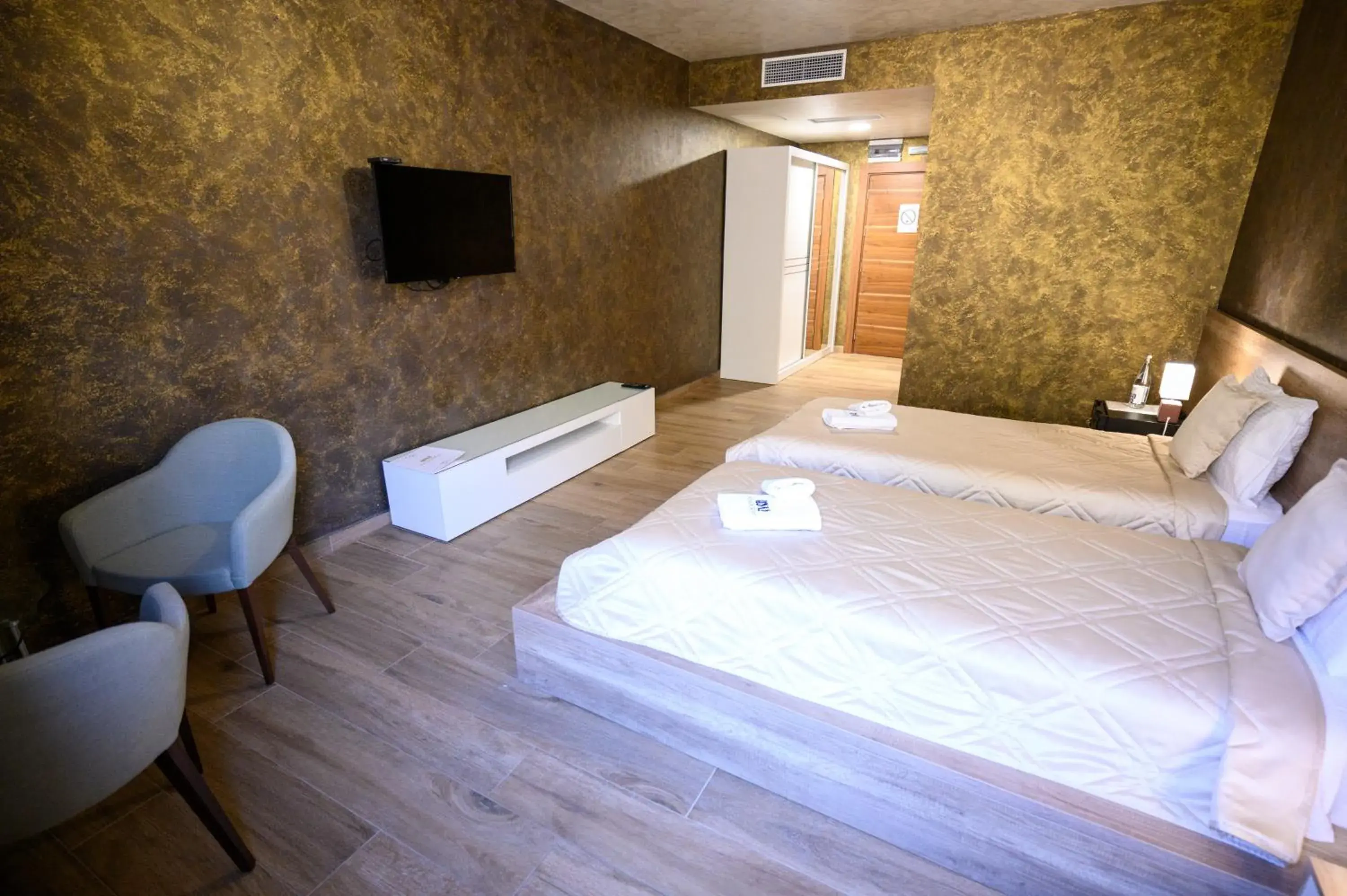 Twin Room - single occupancy in Monogramlux Twin Room - single occupancy in Monogramlux