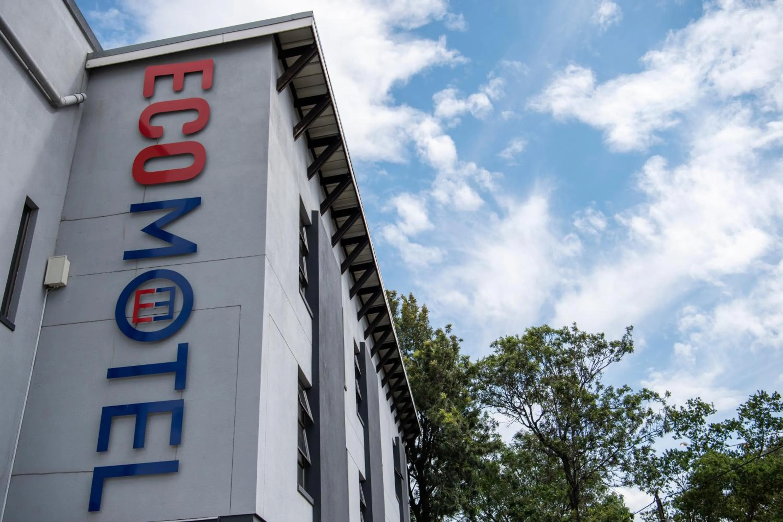 Property building in Ecomotel Marlboro