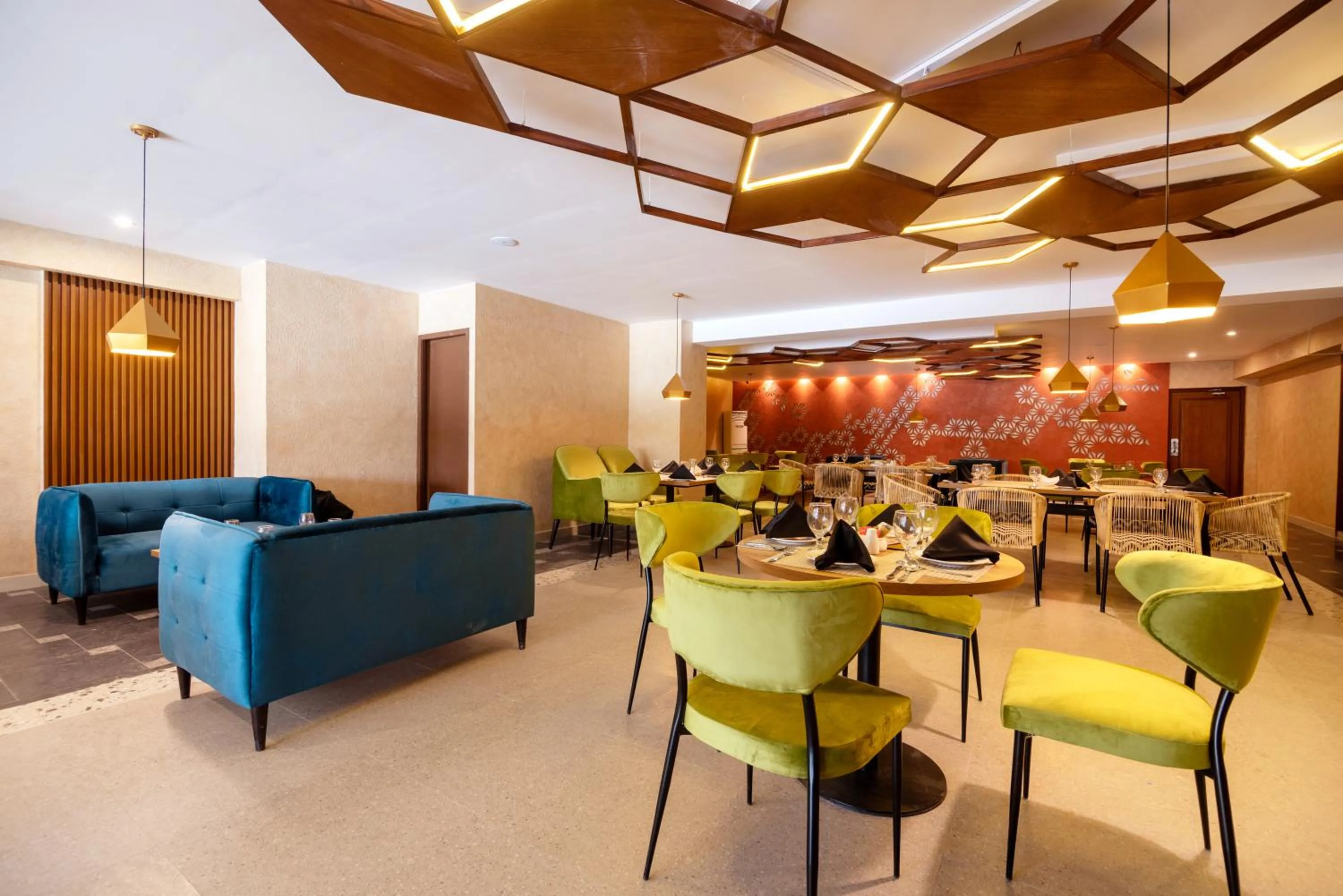 Lounge or bar in Hotel One Tower Gulberg, Lahore