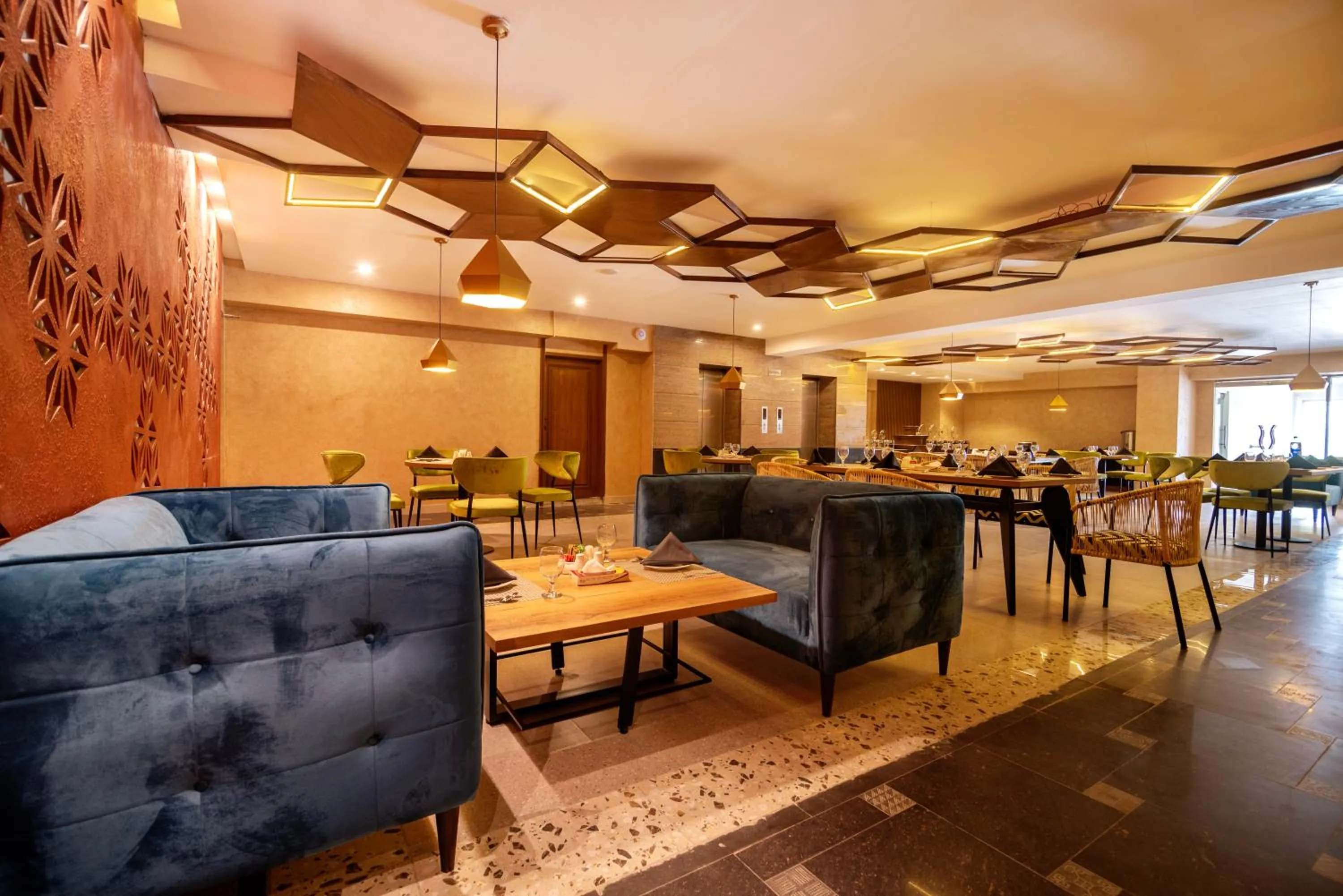 Restaurant/places to eat in Hotel One Tower Gulberg, Lahore