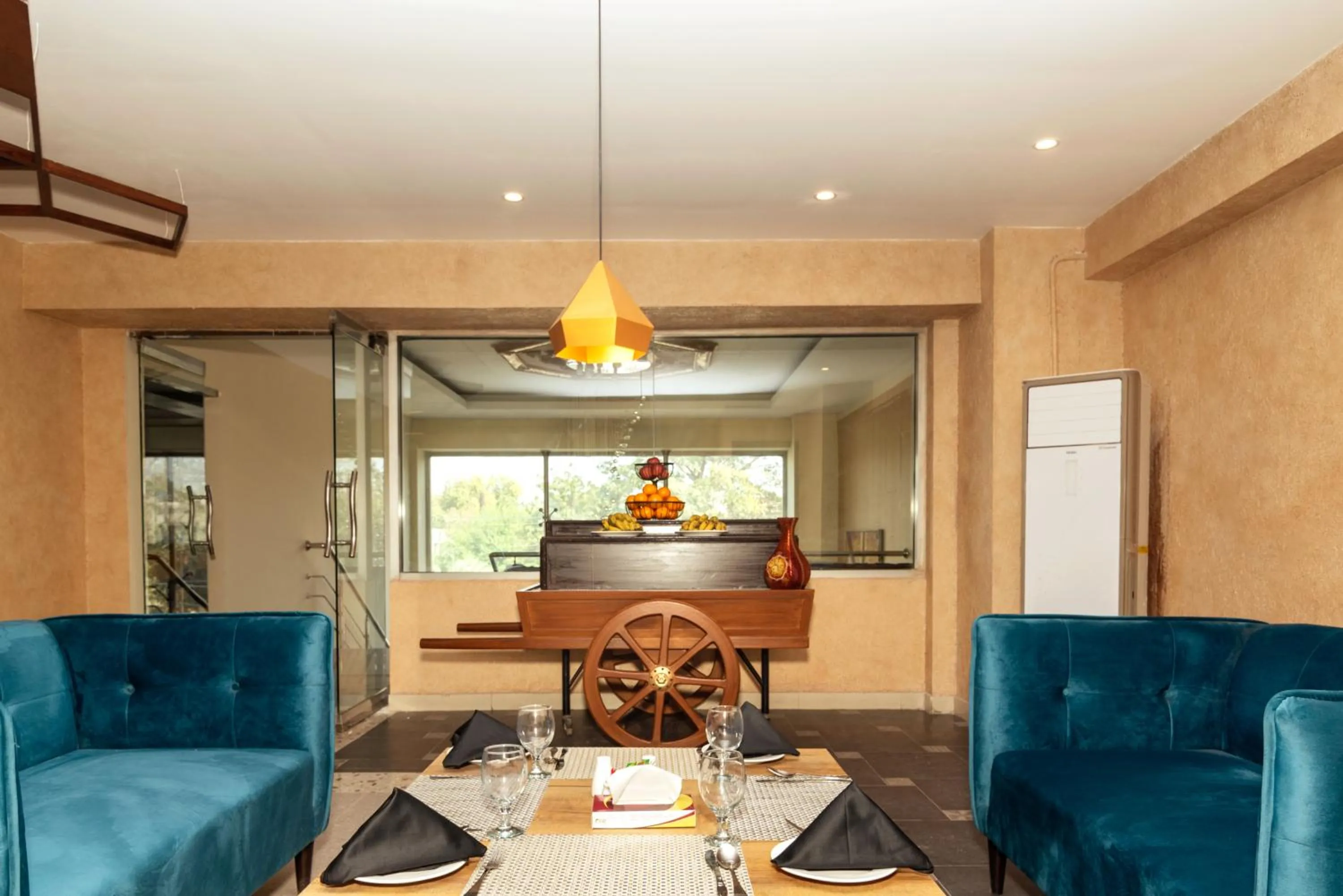 Lounge or bar in Hotel One Tower Gulberg, Lahore