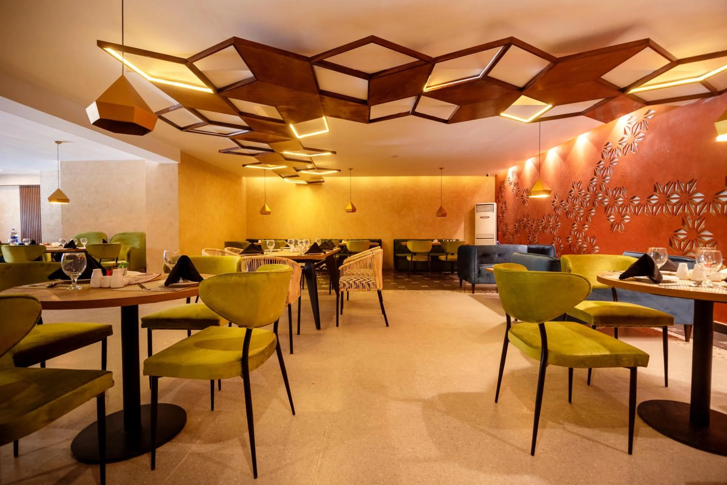 Restaurant/places to eat in Hotel One Tower Gulberg, Lahore