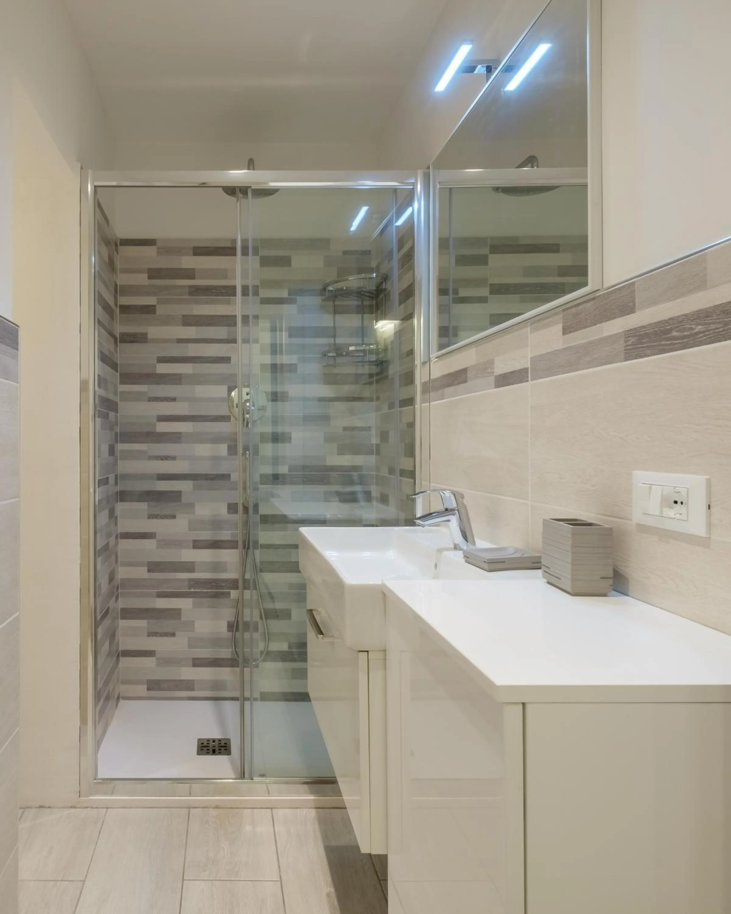 Bathroom in Casa del Mare by Studio Vita
