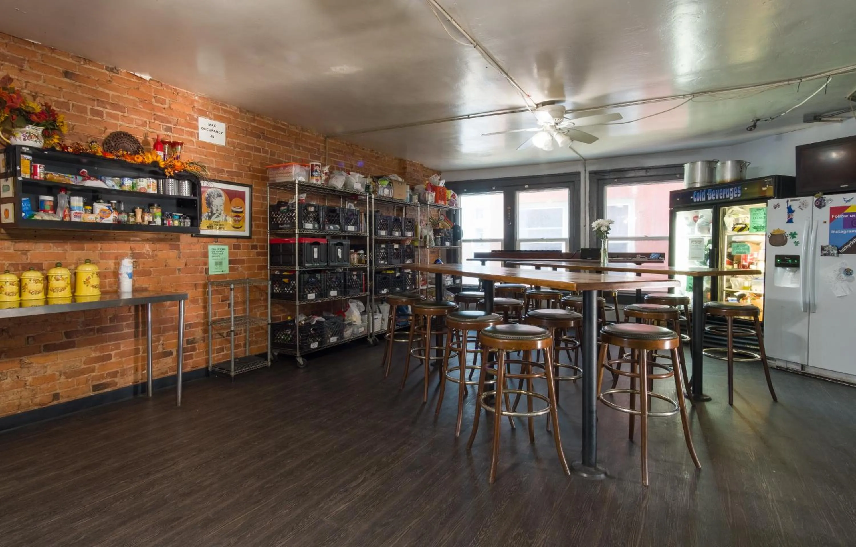Communal kitchen in Lucky D's Youth and Traveler's Hostel