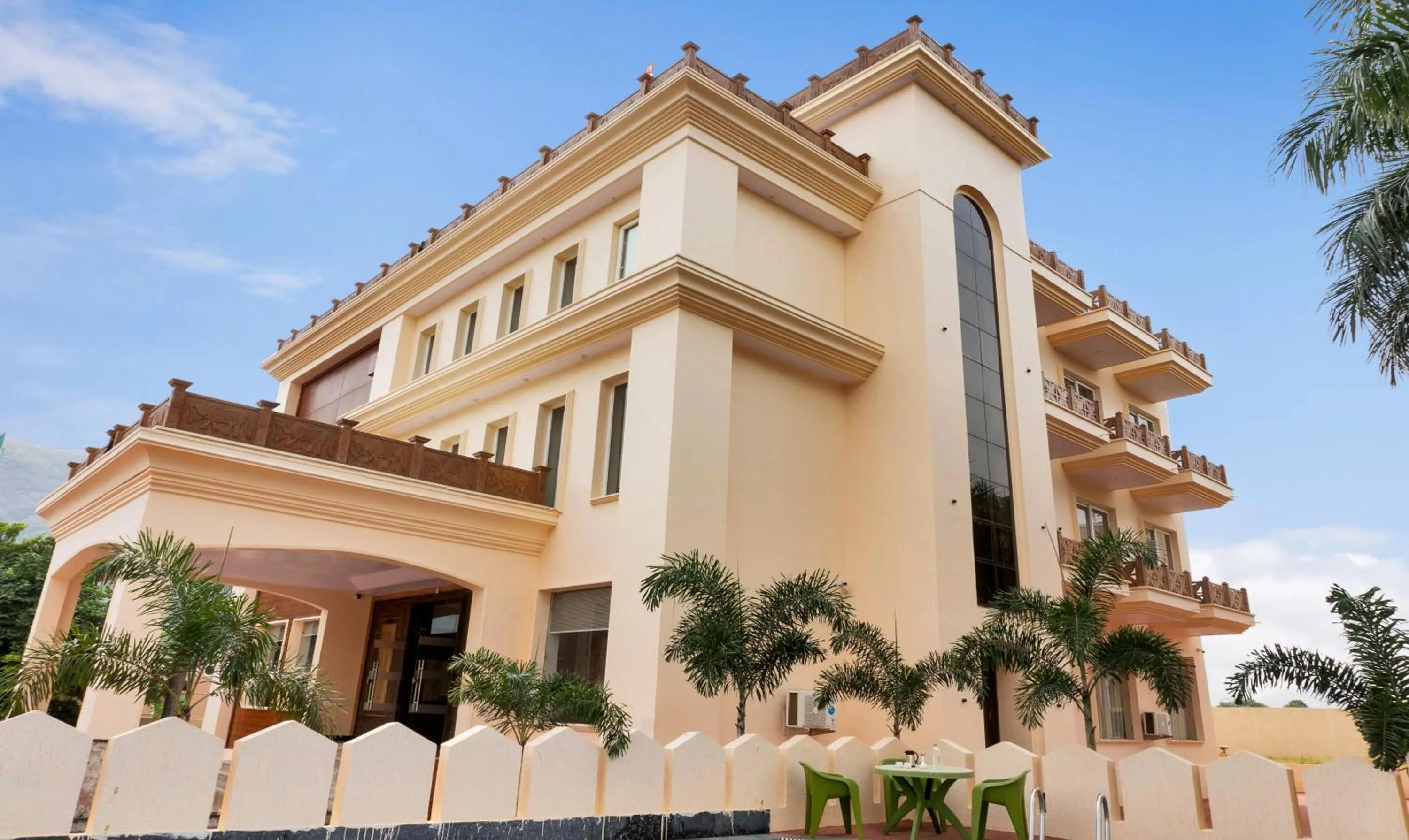 Facade/entrance in Treebo Premium Royal Amar With Mountain View and Swimming Pool