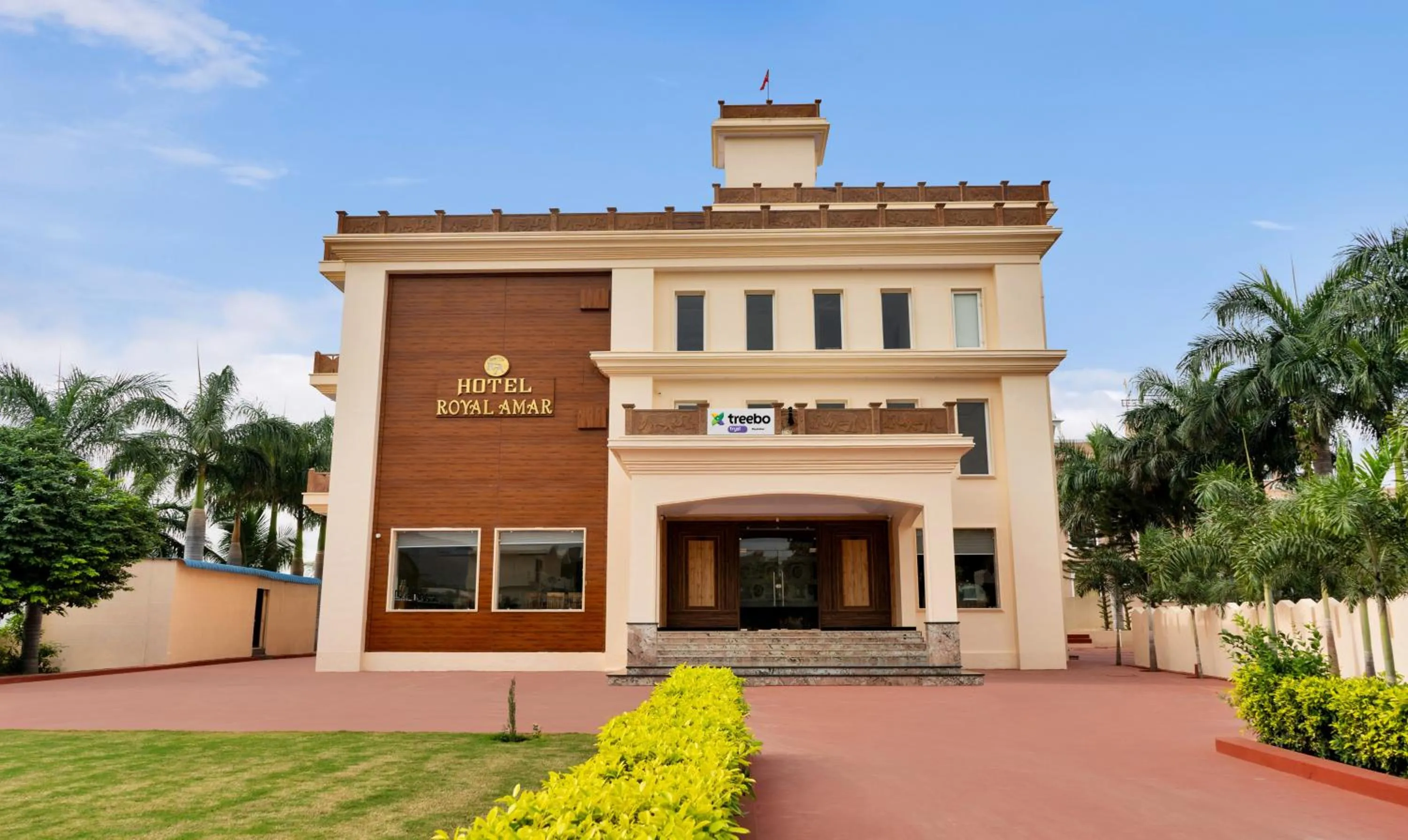 Facade/entrance in Treebo Premium Royal Amar With Mountain View and Swimming Pool
