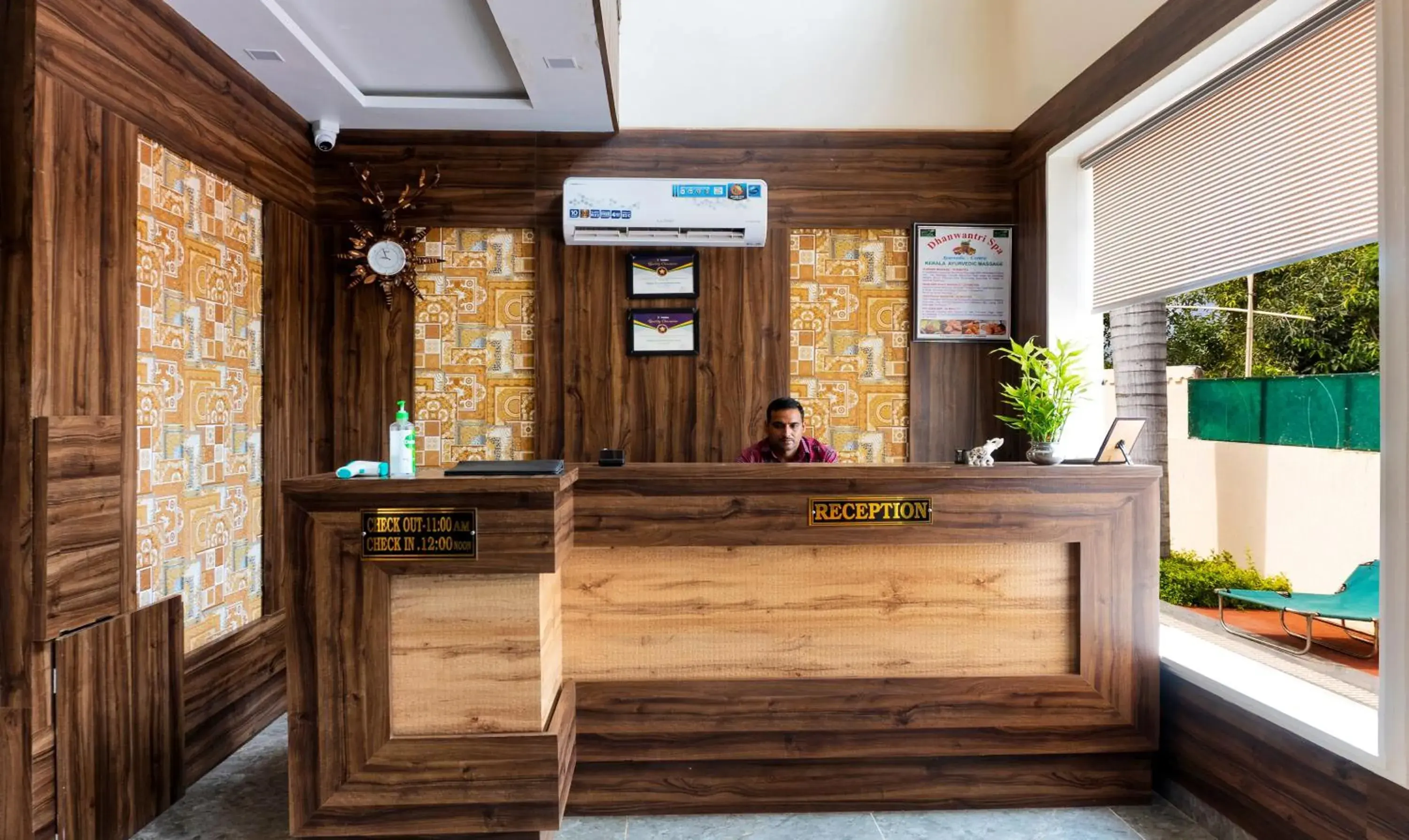 Lobby or reception in Treebo Premium Royal Amar With Mountain View and Swimming Pool Lobby or reception in Treebo Premium Royal Amar With Mountain View and Swimming Pool