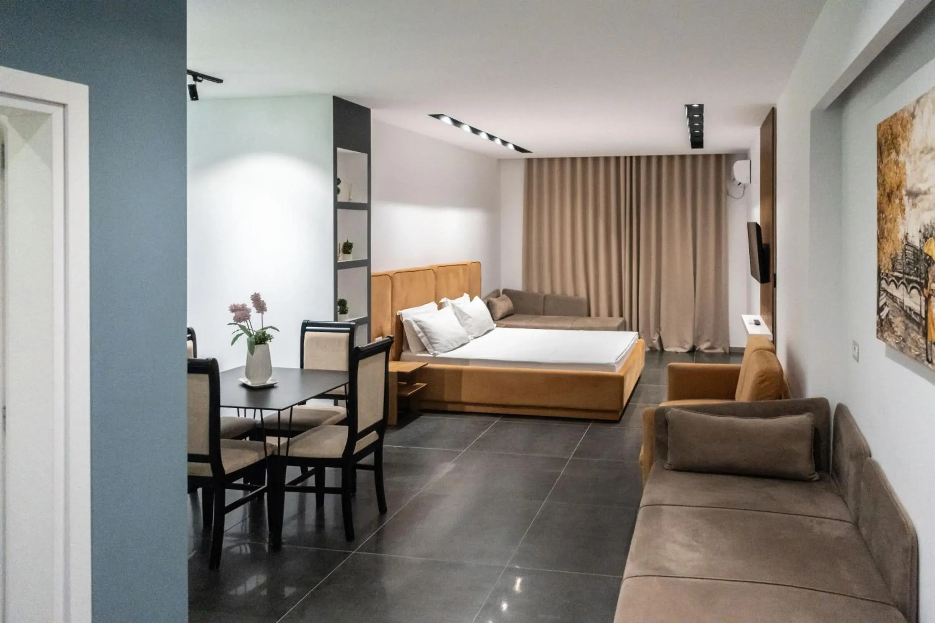 Panoramic Deluxe Suite - single occupancy in Palm Suites Apartment-Suite Panoramic Deluxe Suite - single occupancy in Palm Suites Apartment-Suite