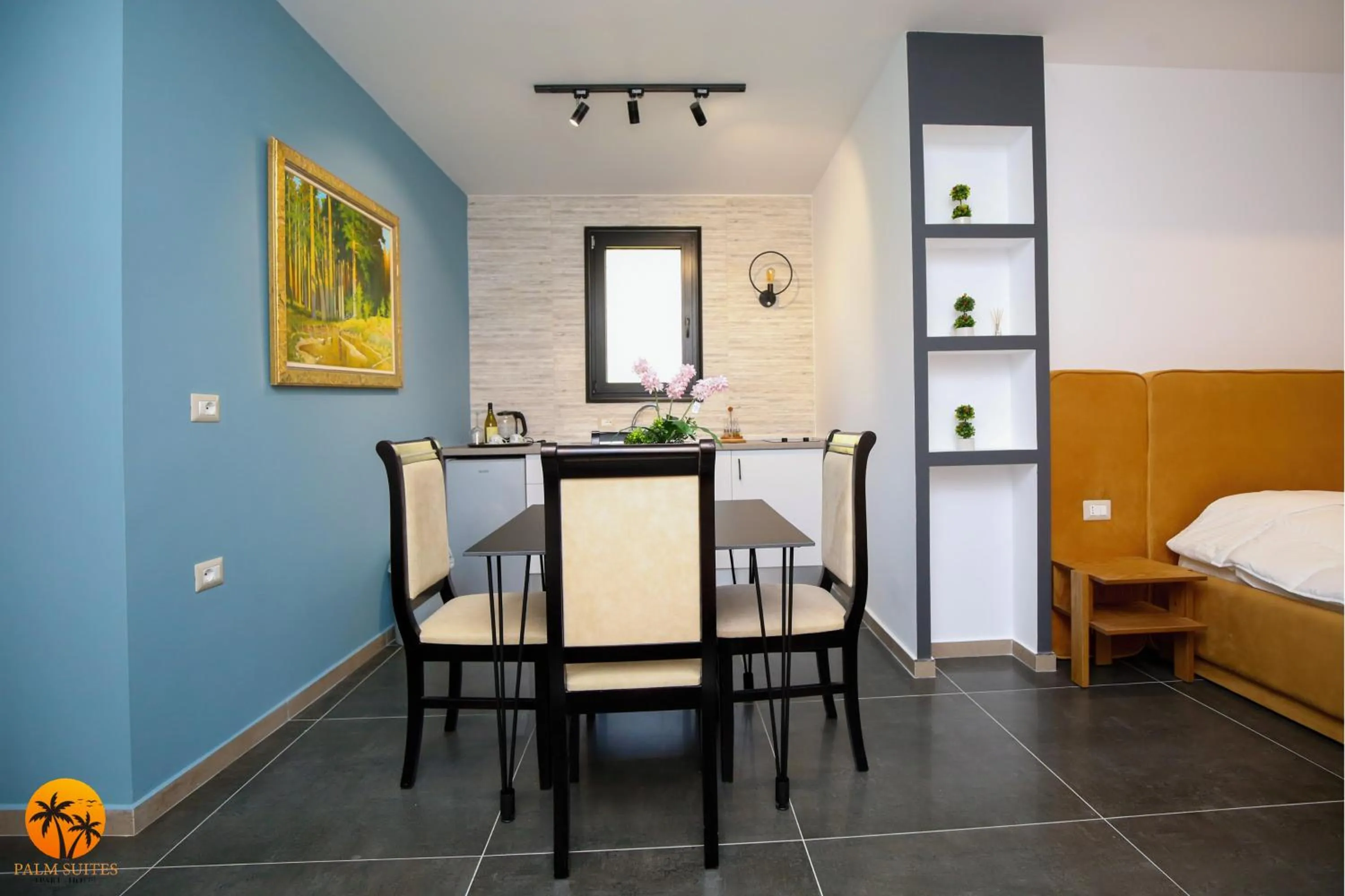Dining area in Palm Suites Apartment-Suite