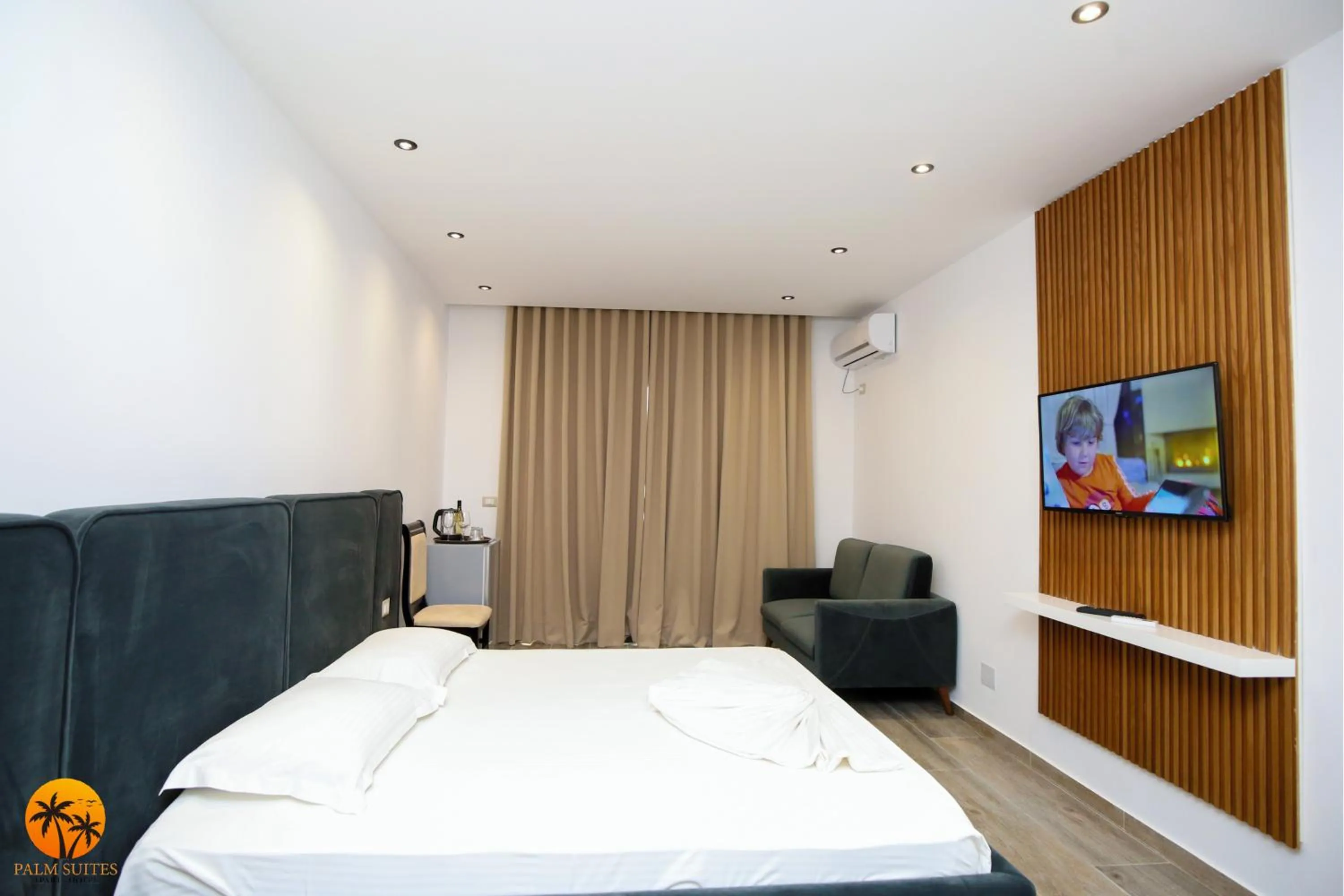 Bed in Palm Suites Apartment-Suite