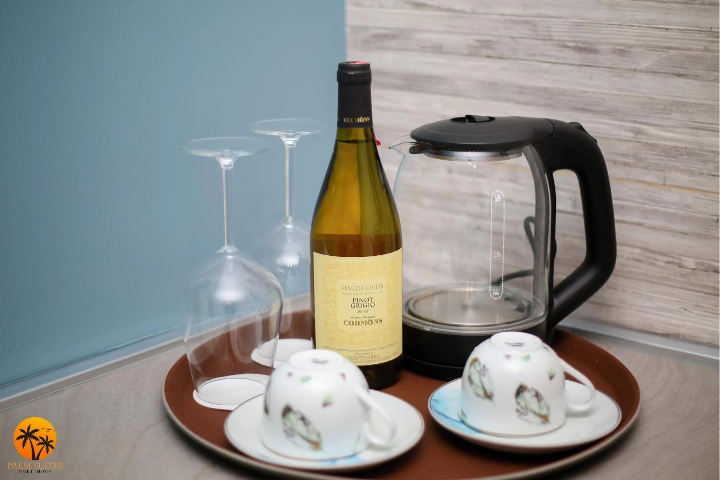 Coffee/tea facilities in Palm Suites Apartment-Suite