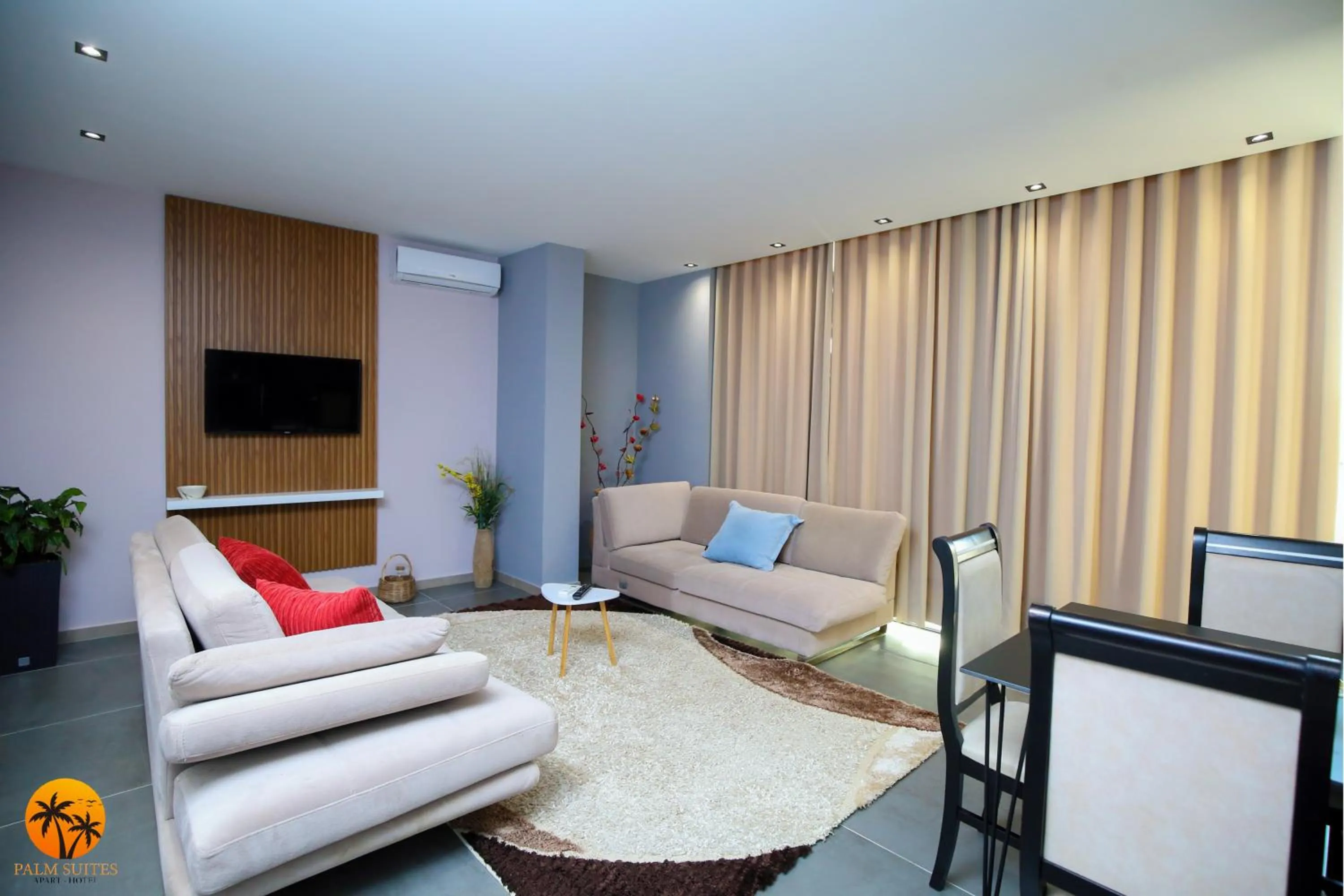 Communal lounge/ TV room in Palm Suites Apartment-Suite