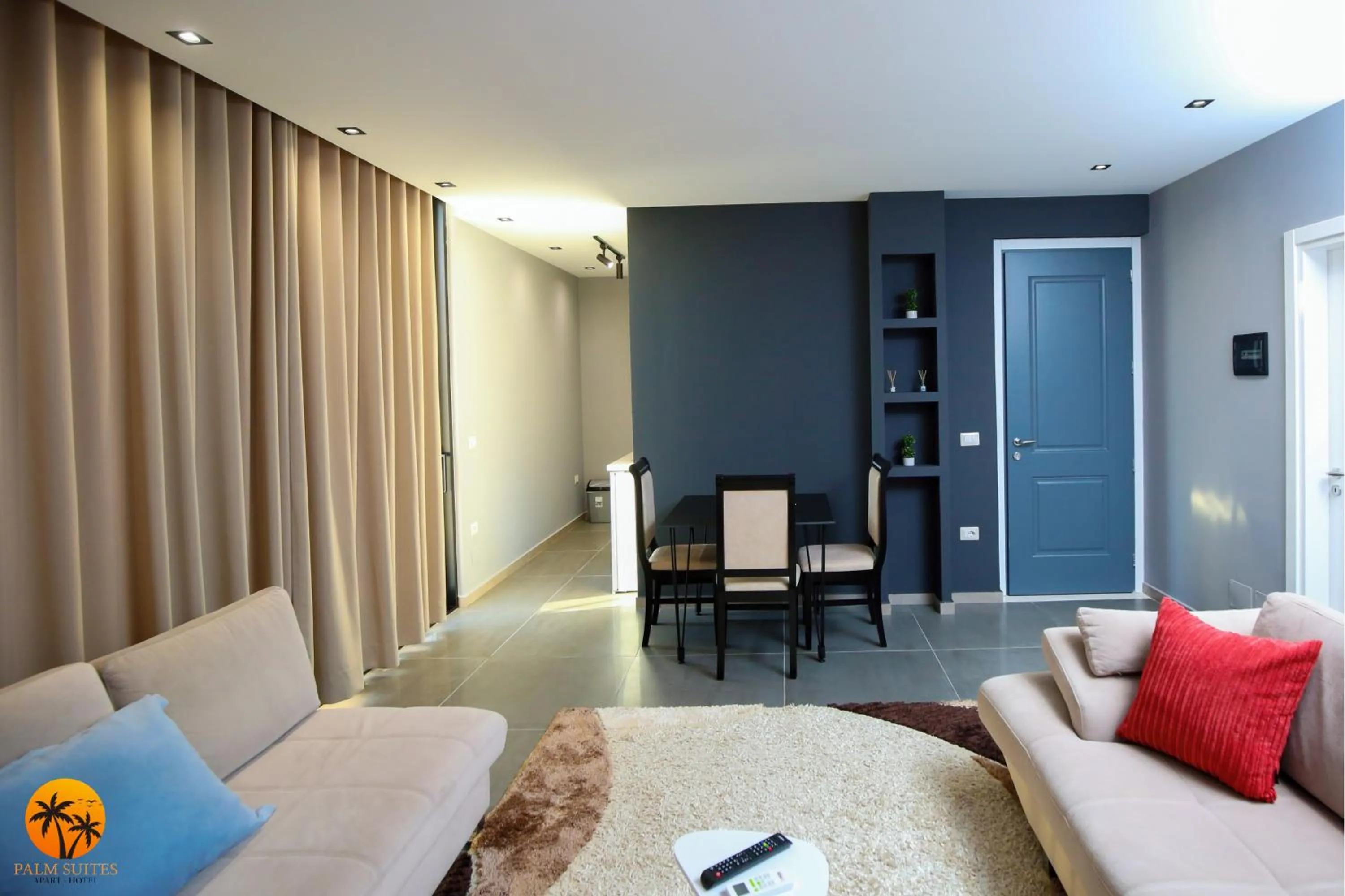 TV and multimedia in Palm Suites Apartment-Suite