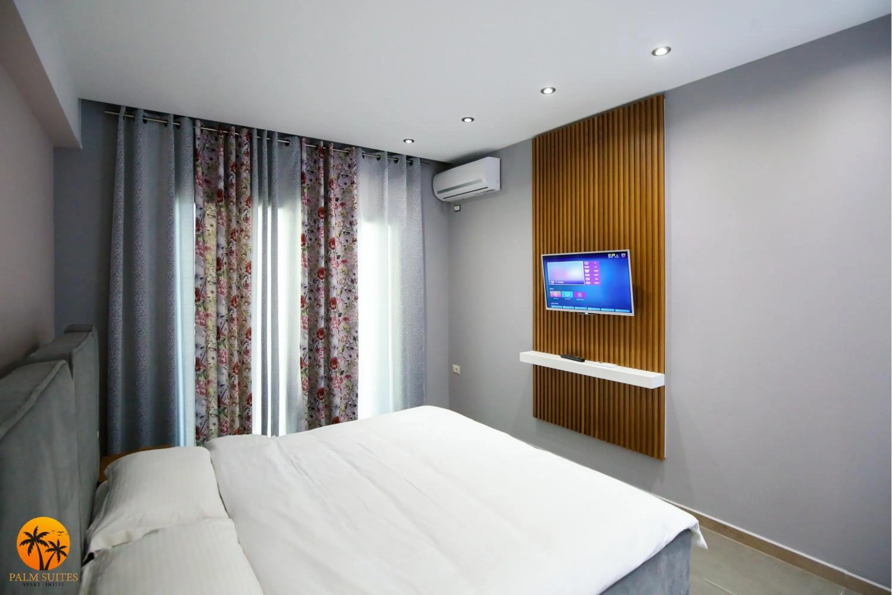 Bed in Palm Suites Apartment-Suite