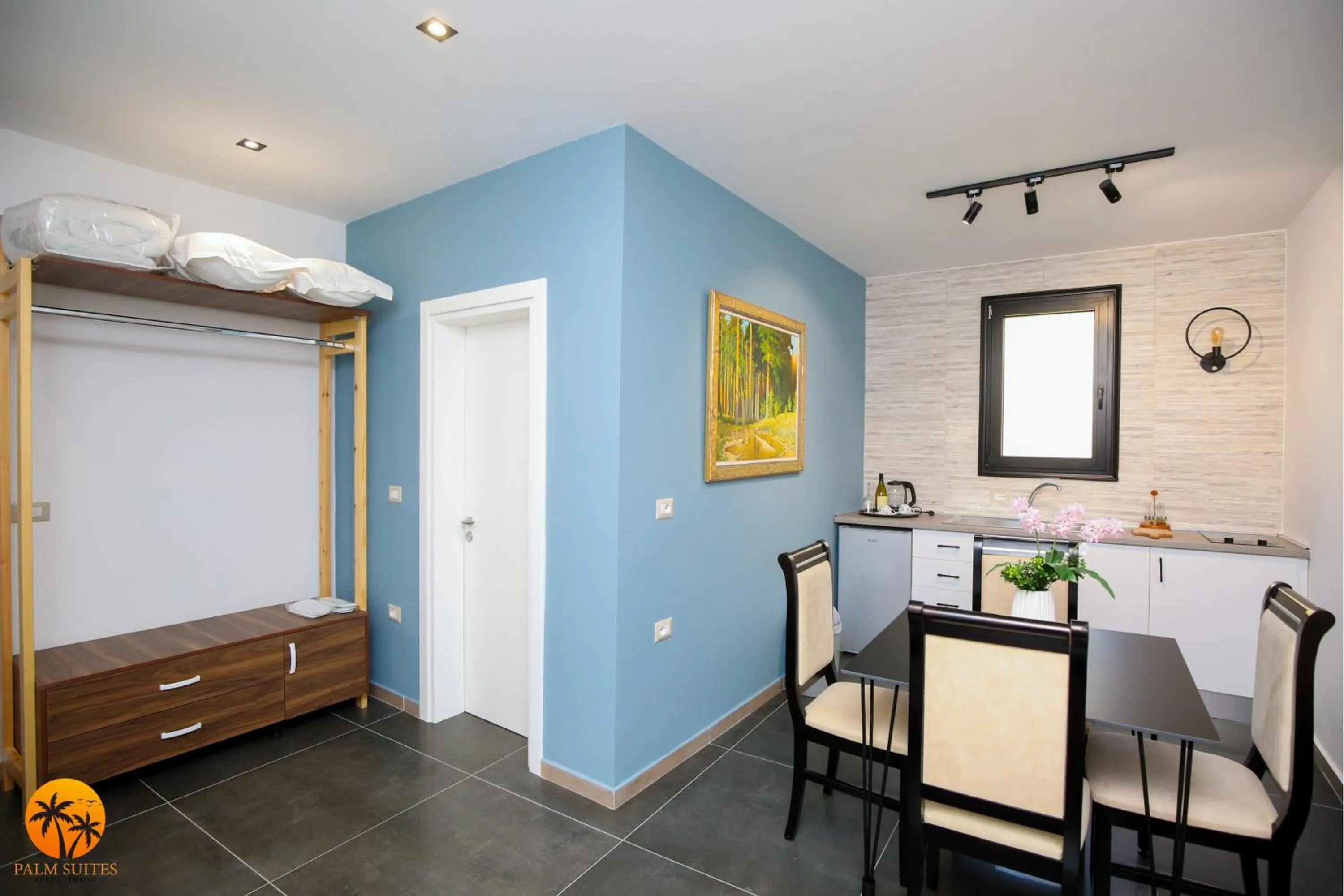 Dining area in Palm Suites Apartment-Suite