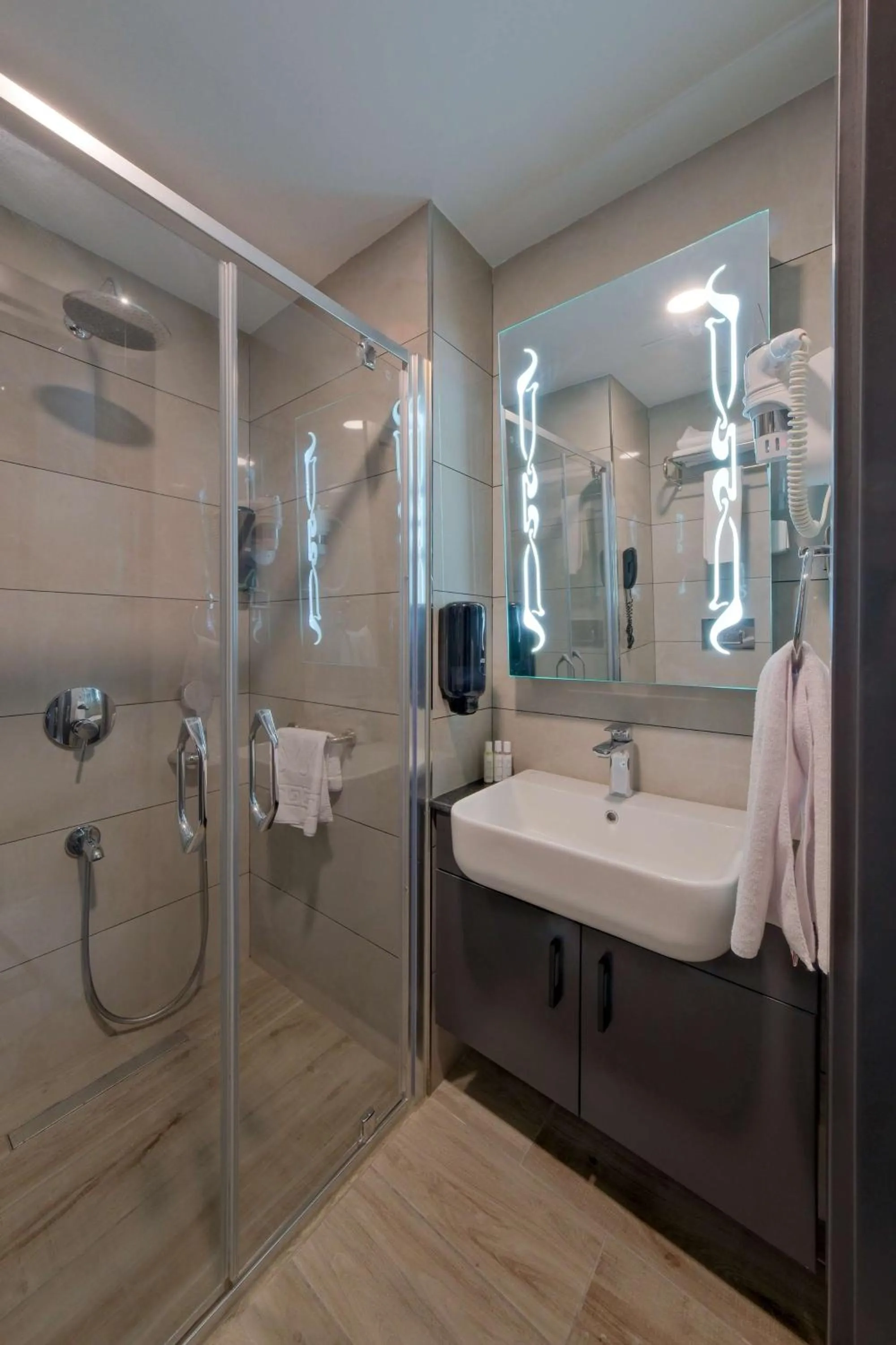 Bathroom in Nova Vista Deluxe & Suites a Member of Radisson Individuals