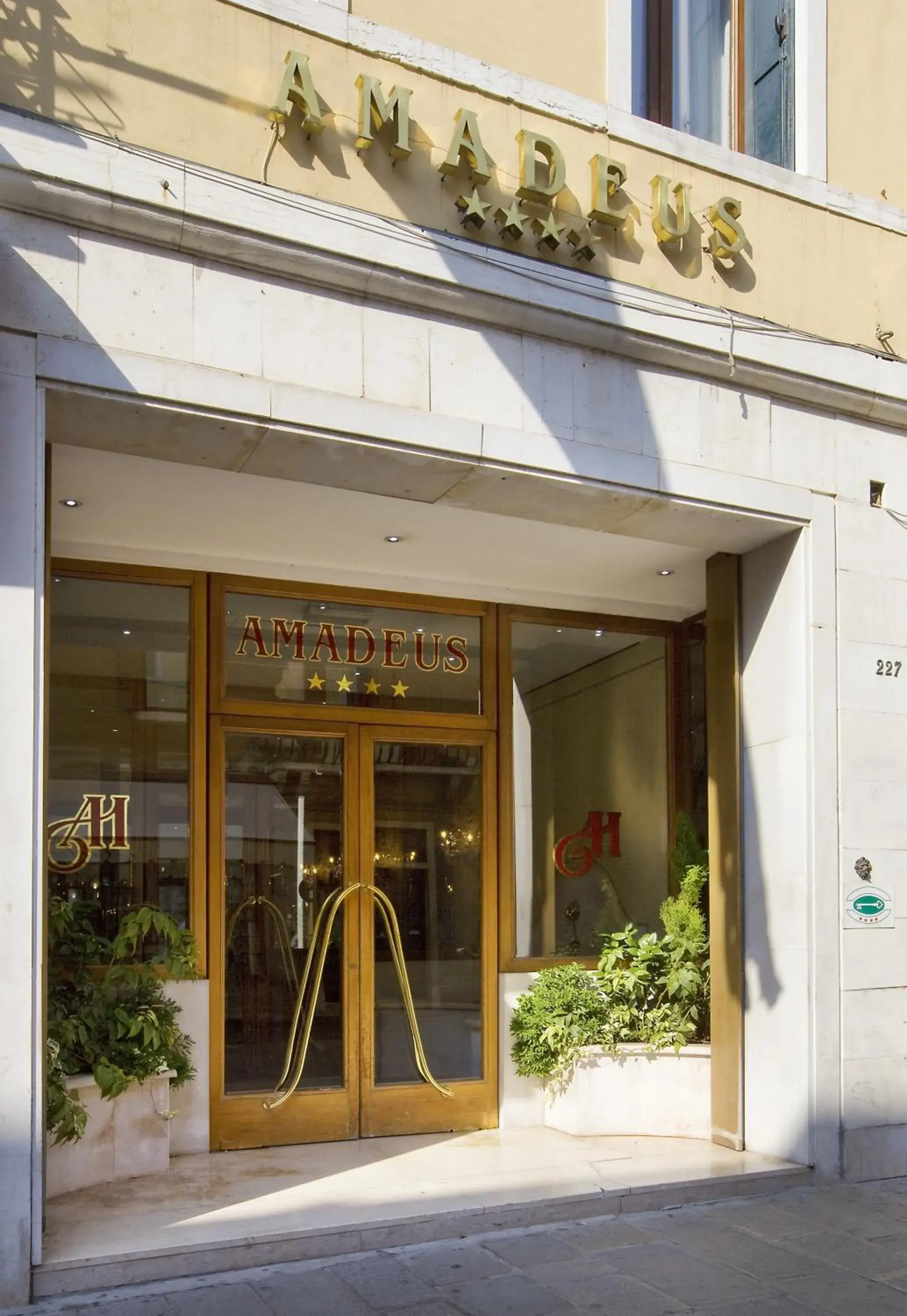 Facade/entrance in Hotel Amadeus Facade/entrance in Hotel Amadeus