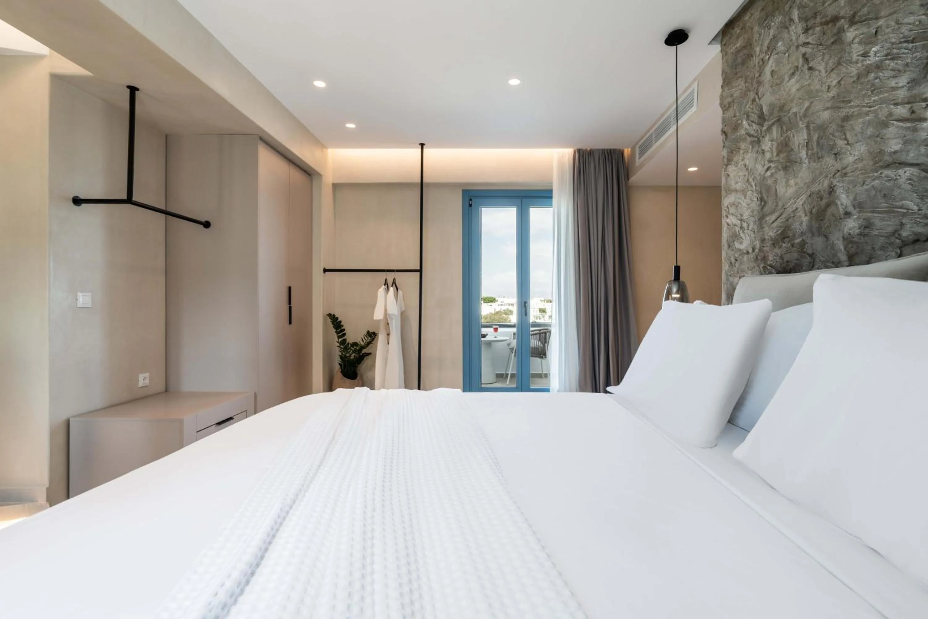Photo of the whole room, Bed in Aura Suites Paros