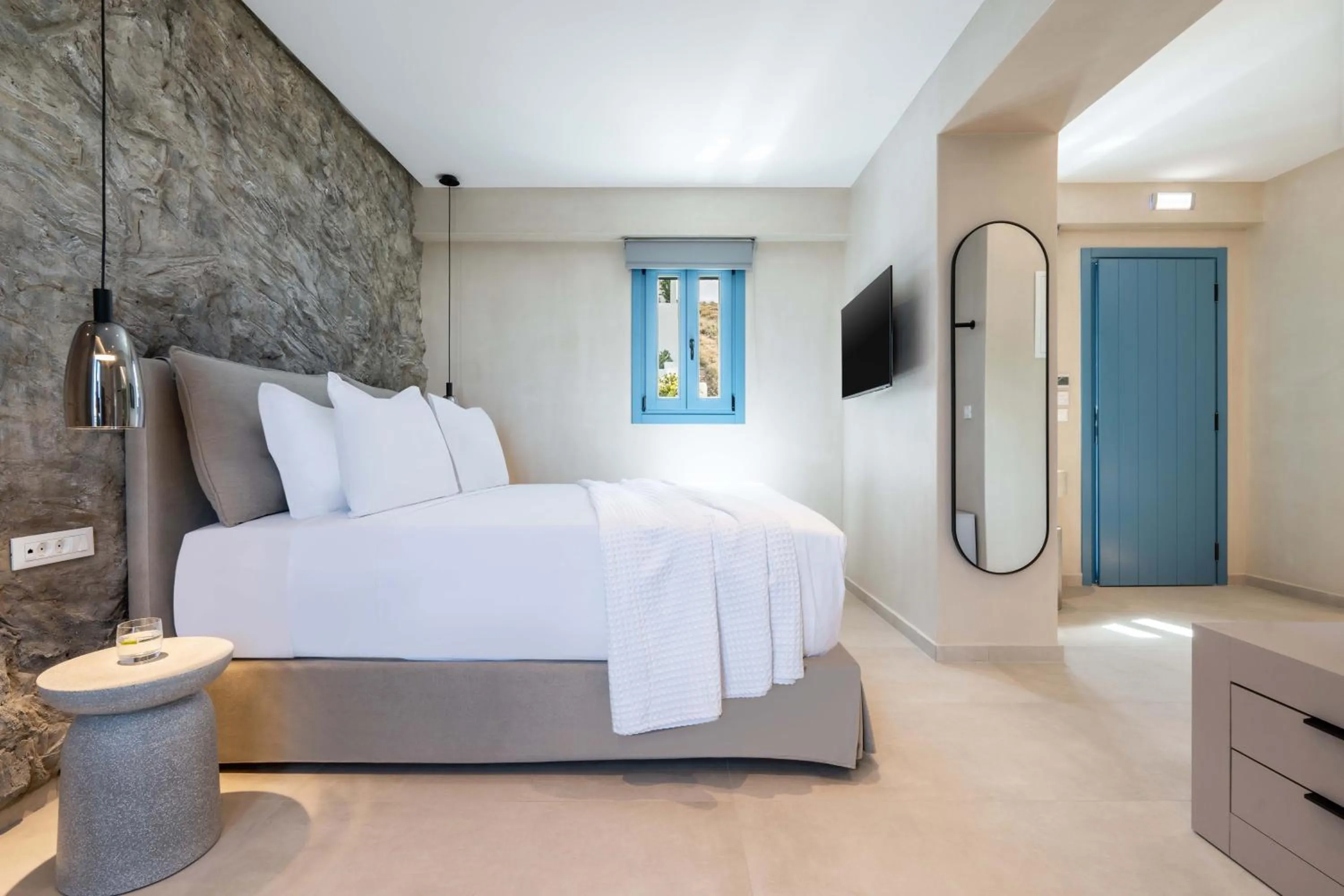 Photo of the whole room, Bed in Aura Suites Paros