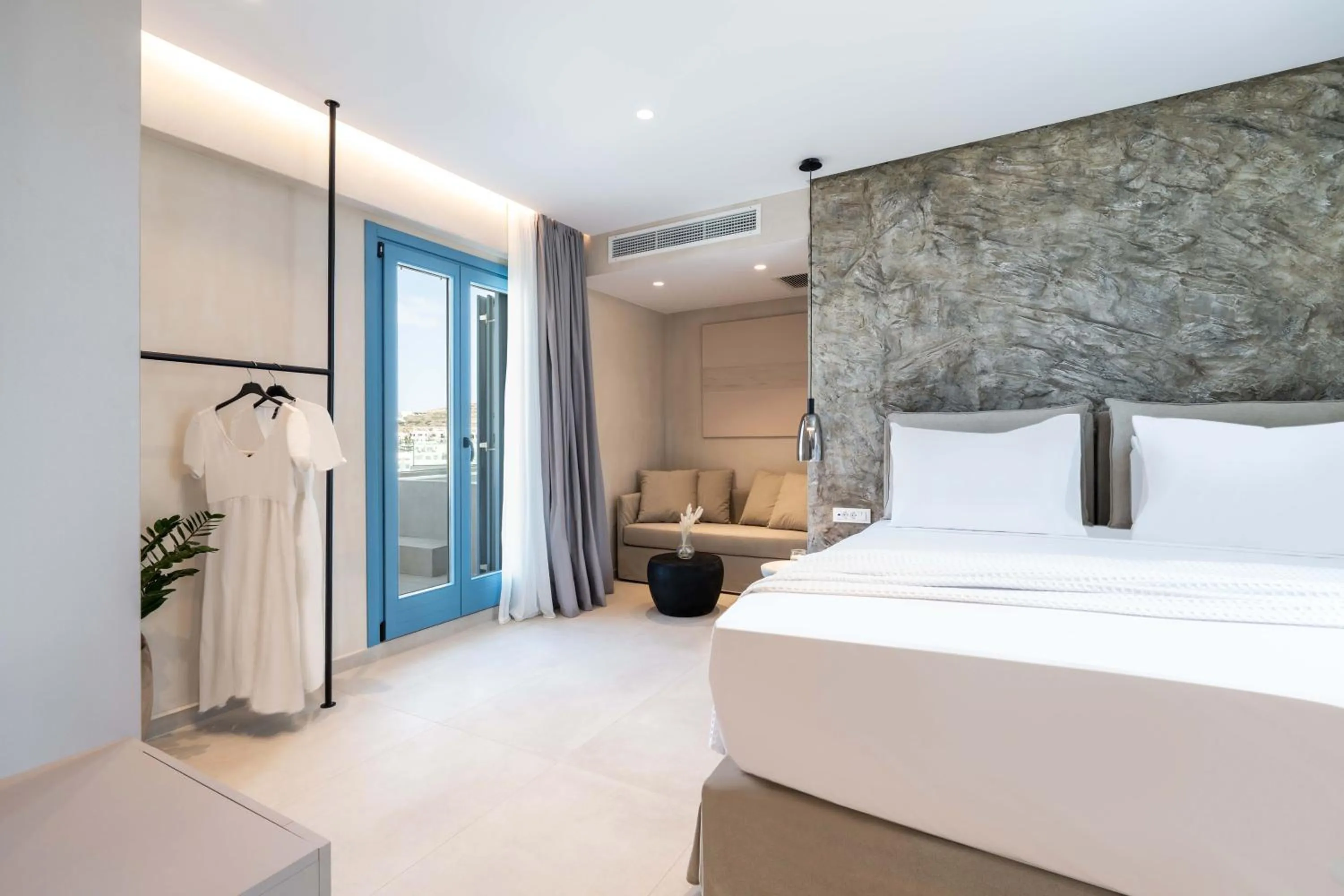 Photo of the whole room, Bed in Aura Suites Paros