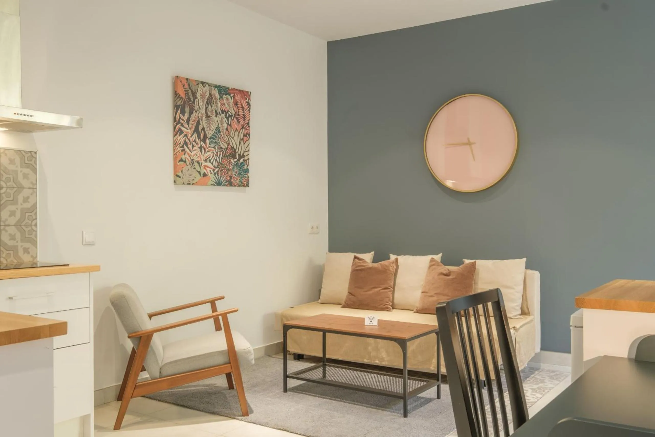 Chic & Comfortable Apartment, Private Terrace