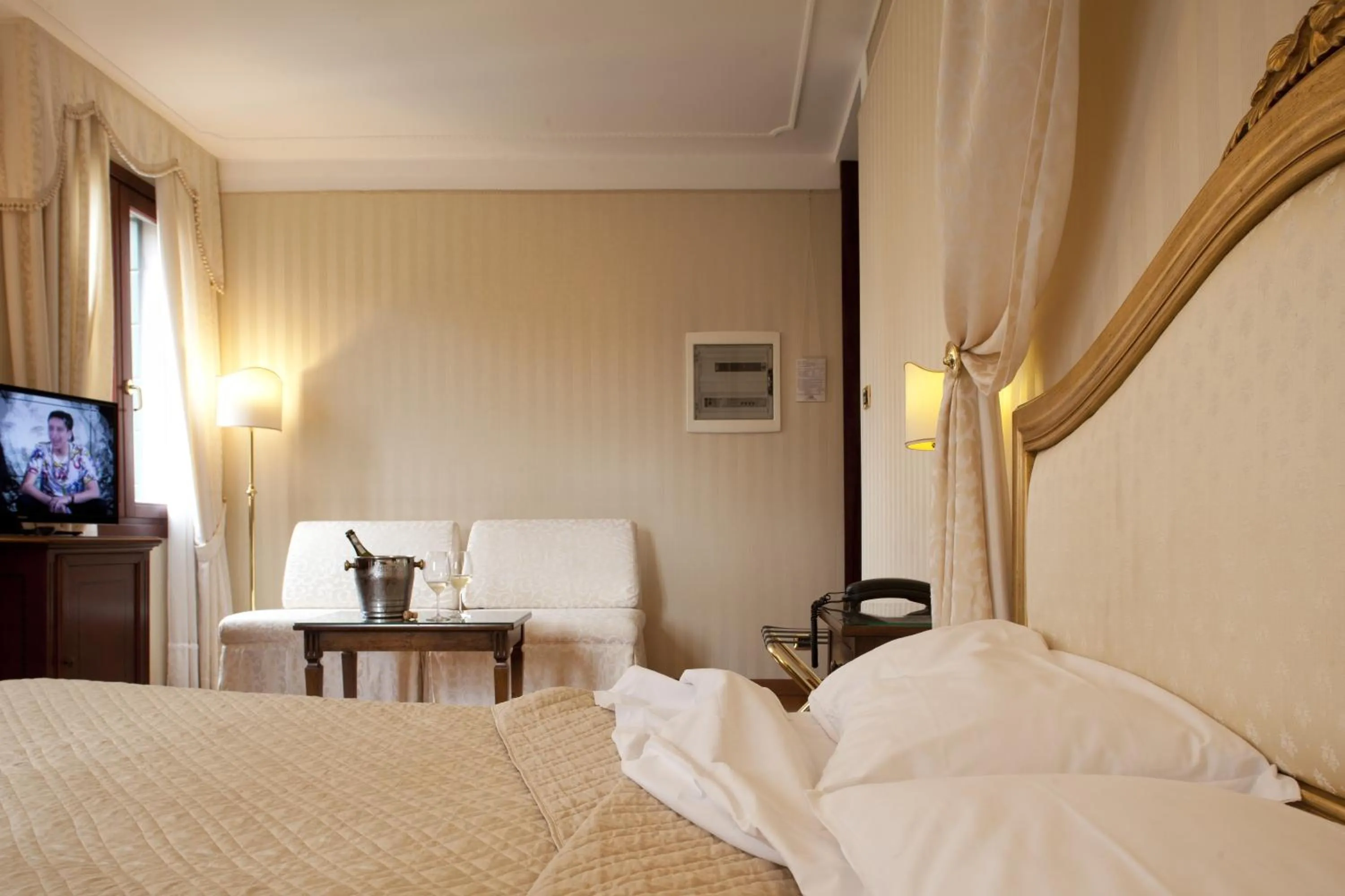 Bed in Hotel Ca' D'Oro - WENICE Deep Culture