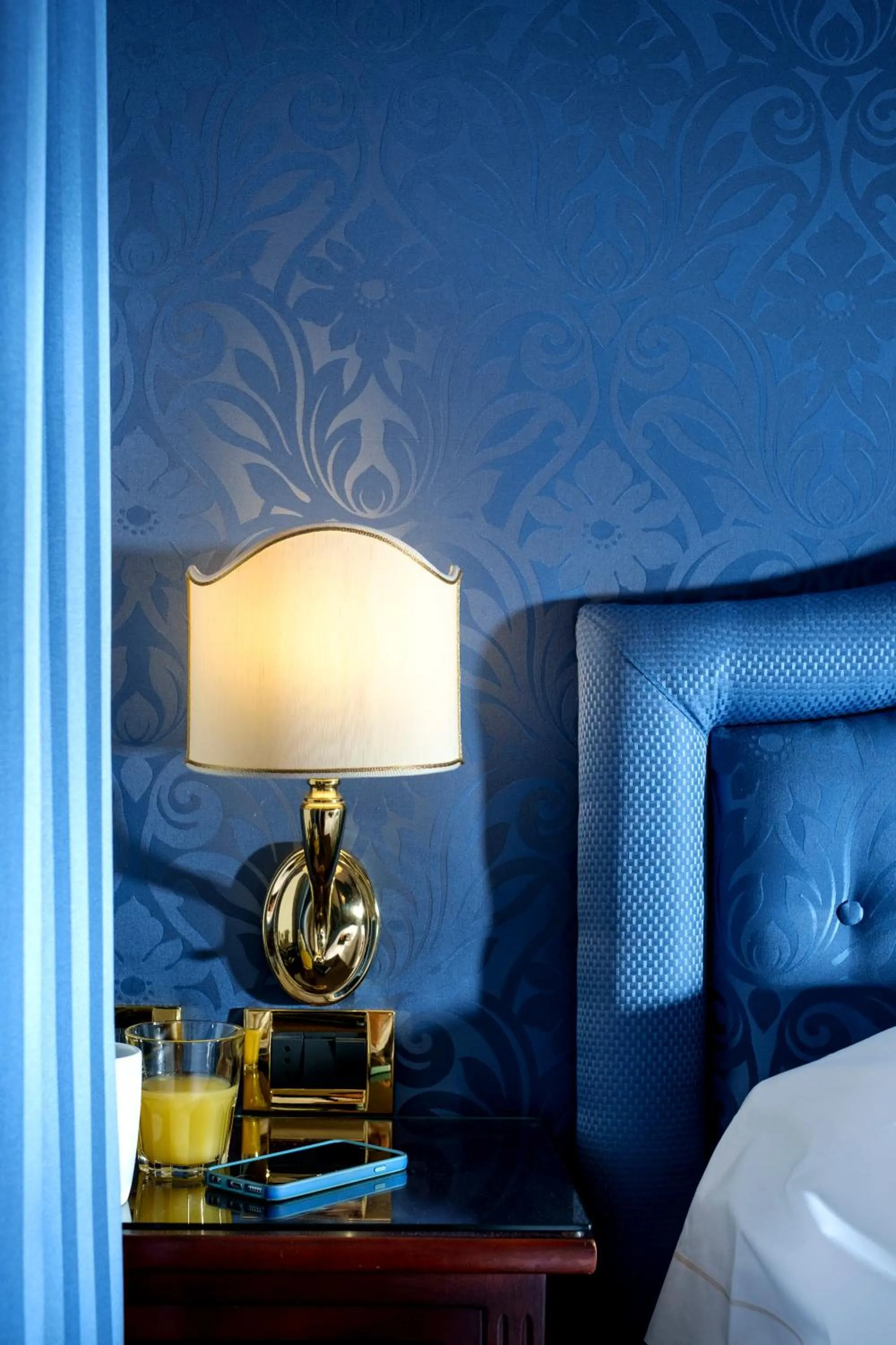 Decorative detail, Bed in Hotel Ca' D'Oro - WENICE Deep Culture