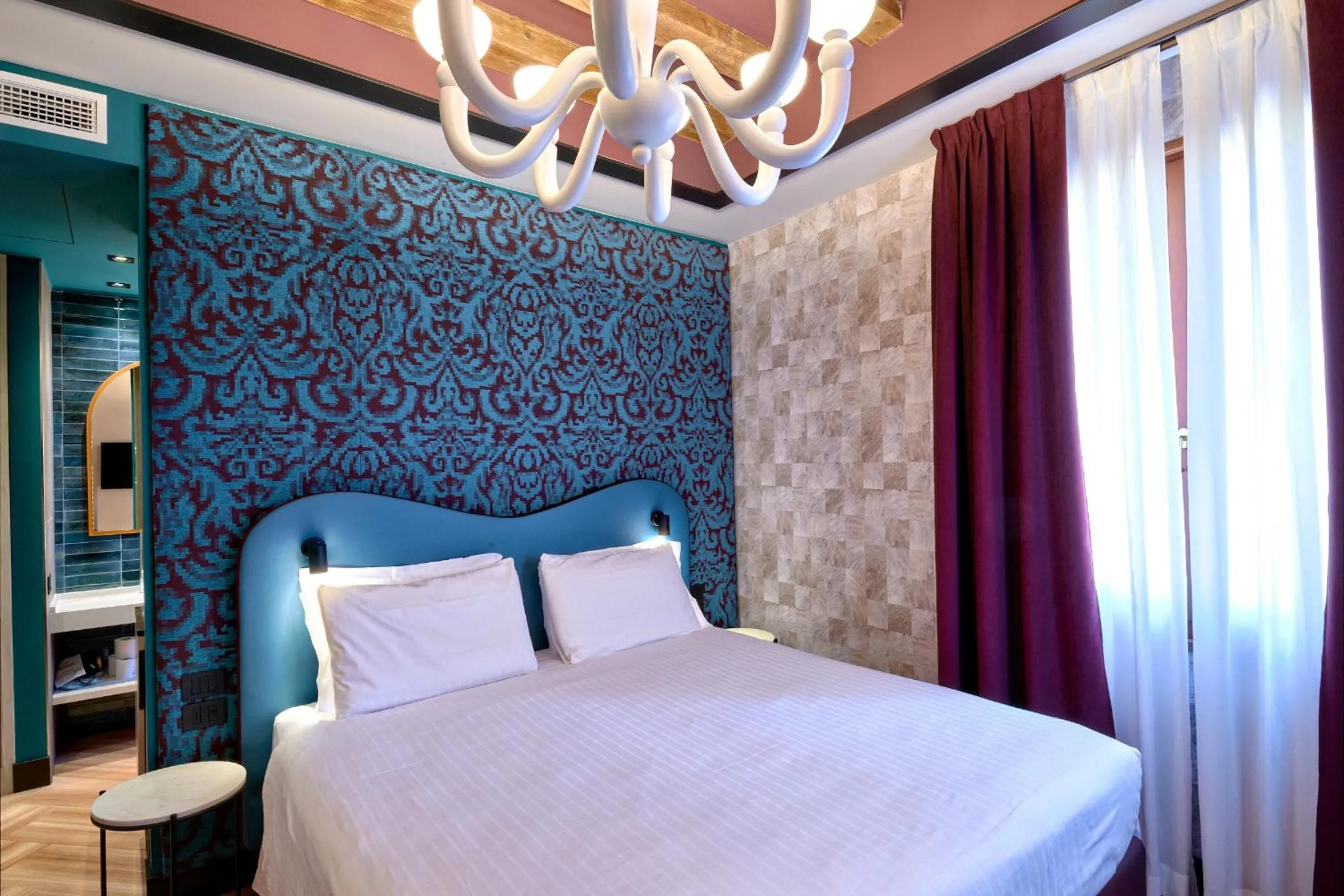 Bed in Hotel Ca' D'Oro - WENICE Deep Culture