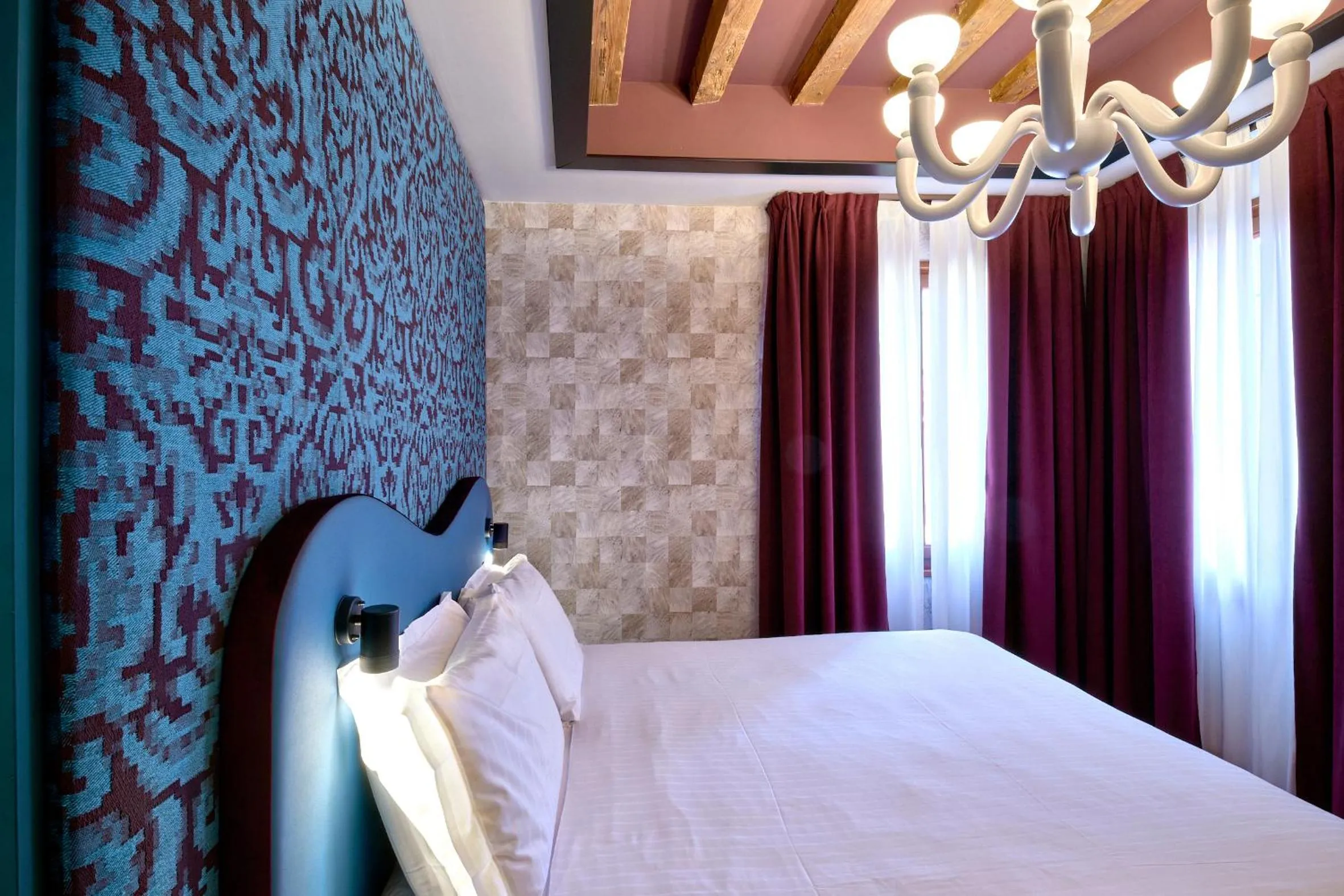 Bed in Hotel Ca' D'Oro - WENICE Deep Culture