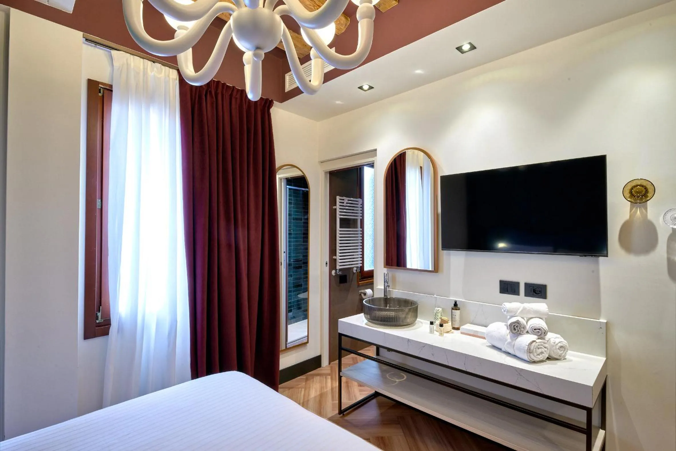 Bed in Hotel Ca' D'Oro - WENICE Deep Culture