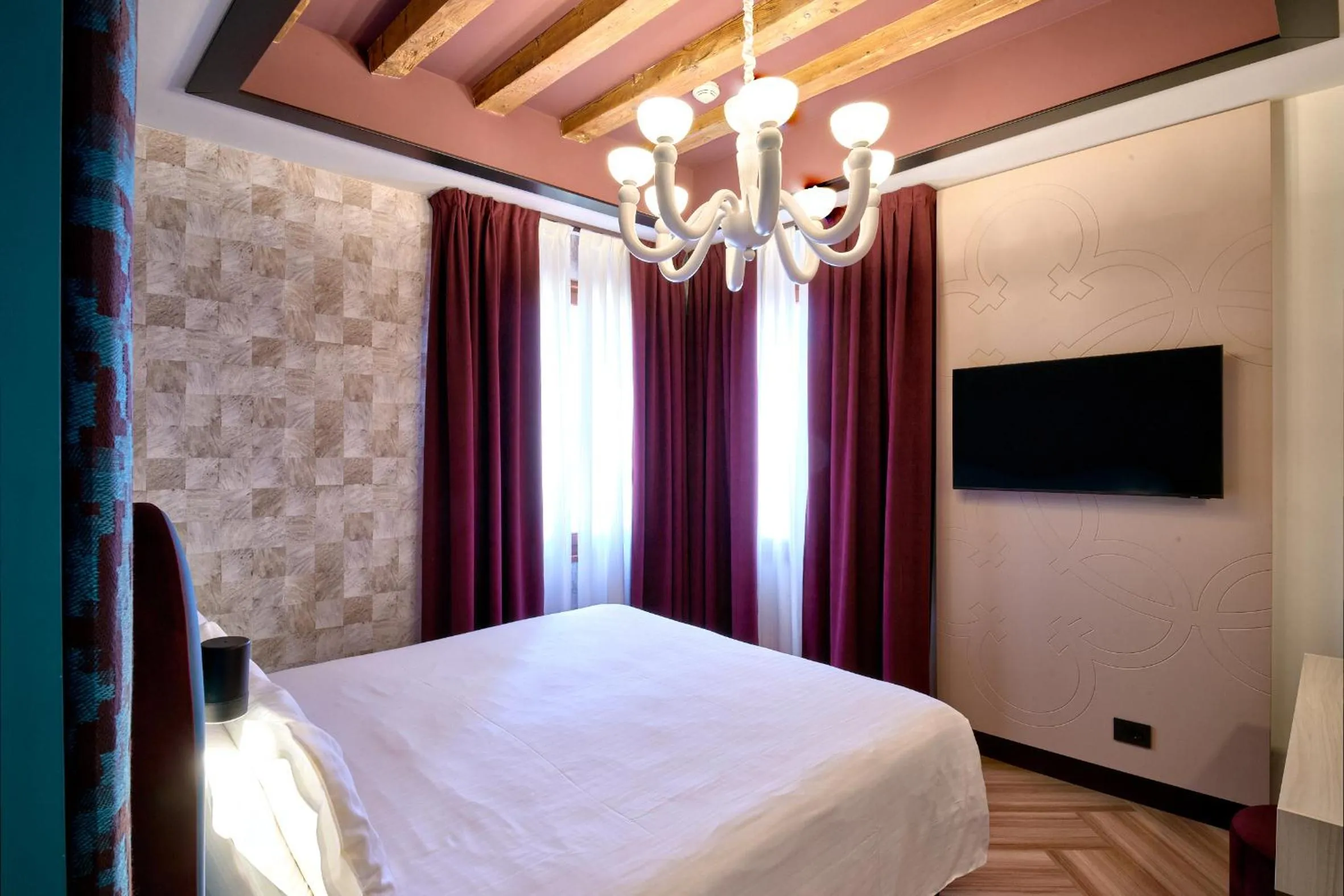 Bed in Hotel Ca' D'Oro - WENICE Deep Culture